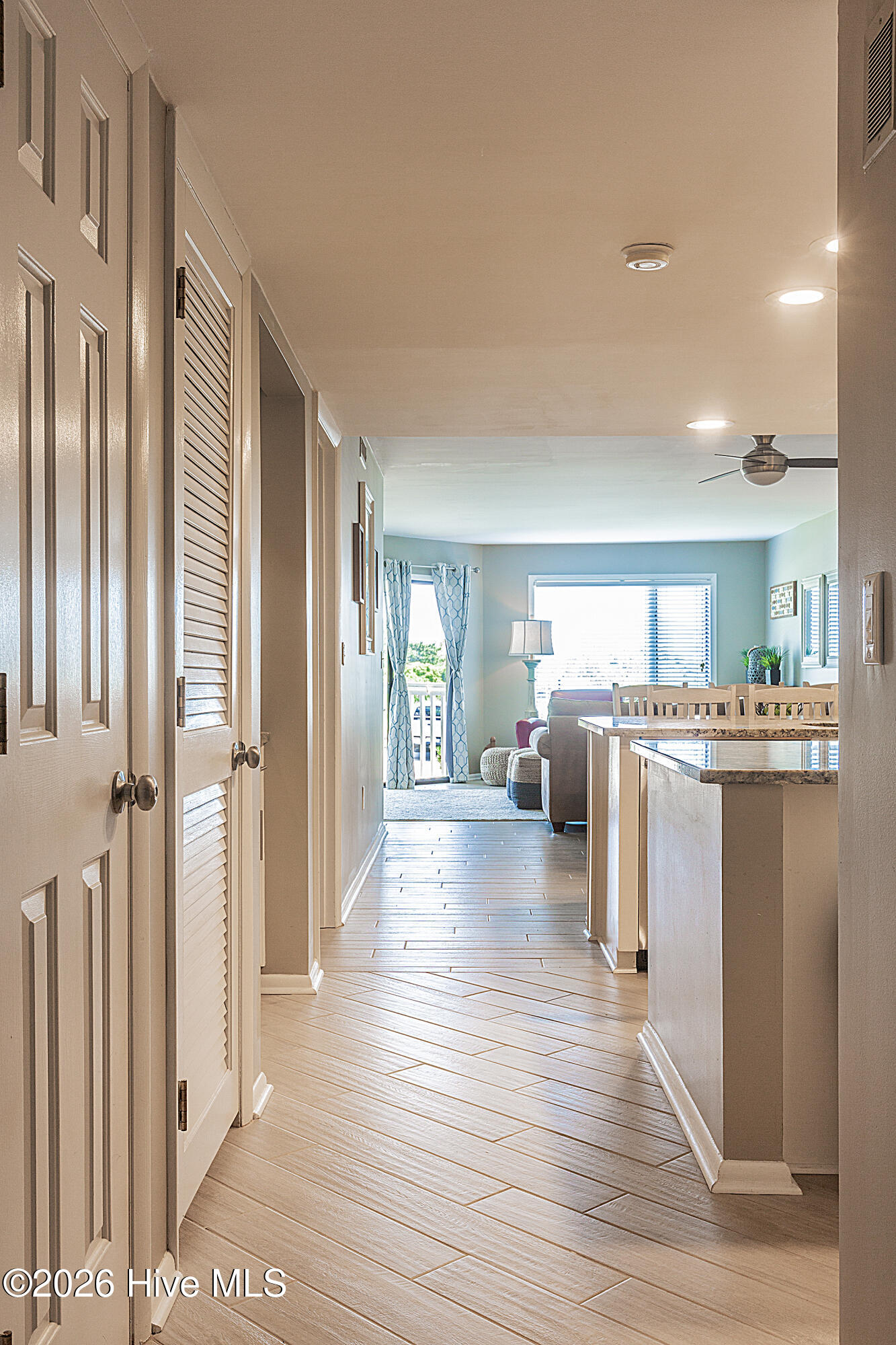 100551765 | Photo 21