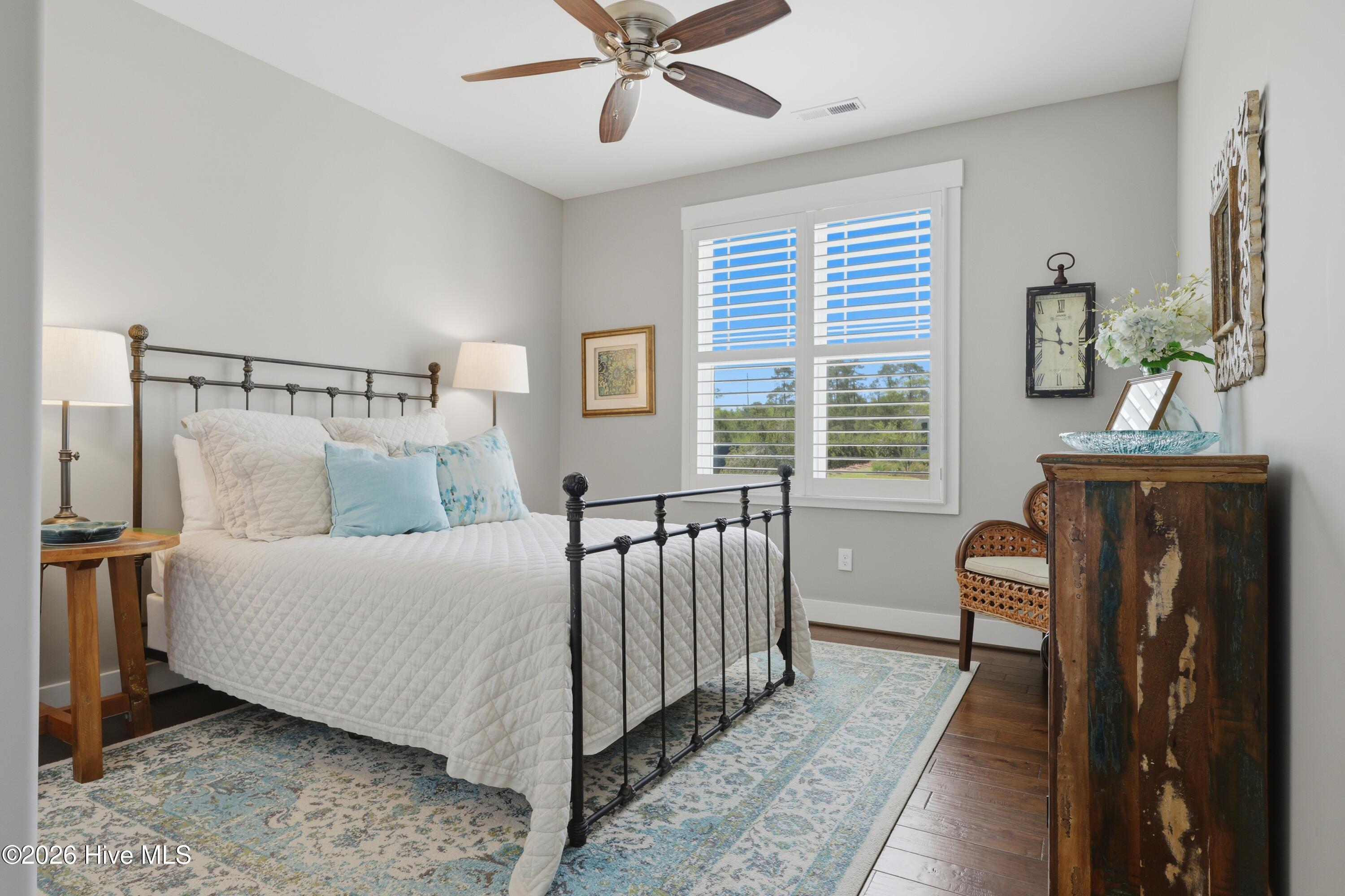 100569596 | Photo 33