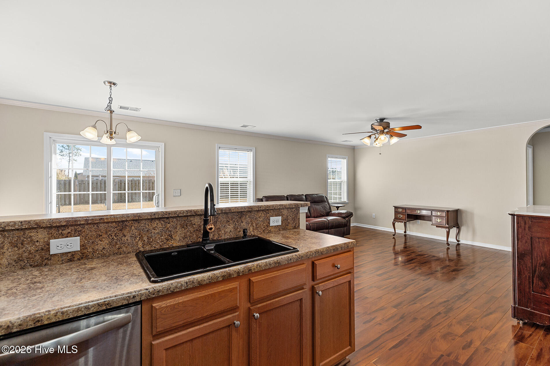 100551250 | Photo 12