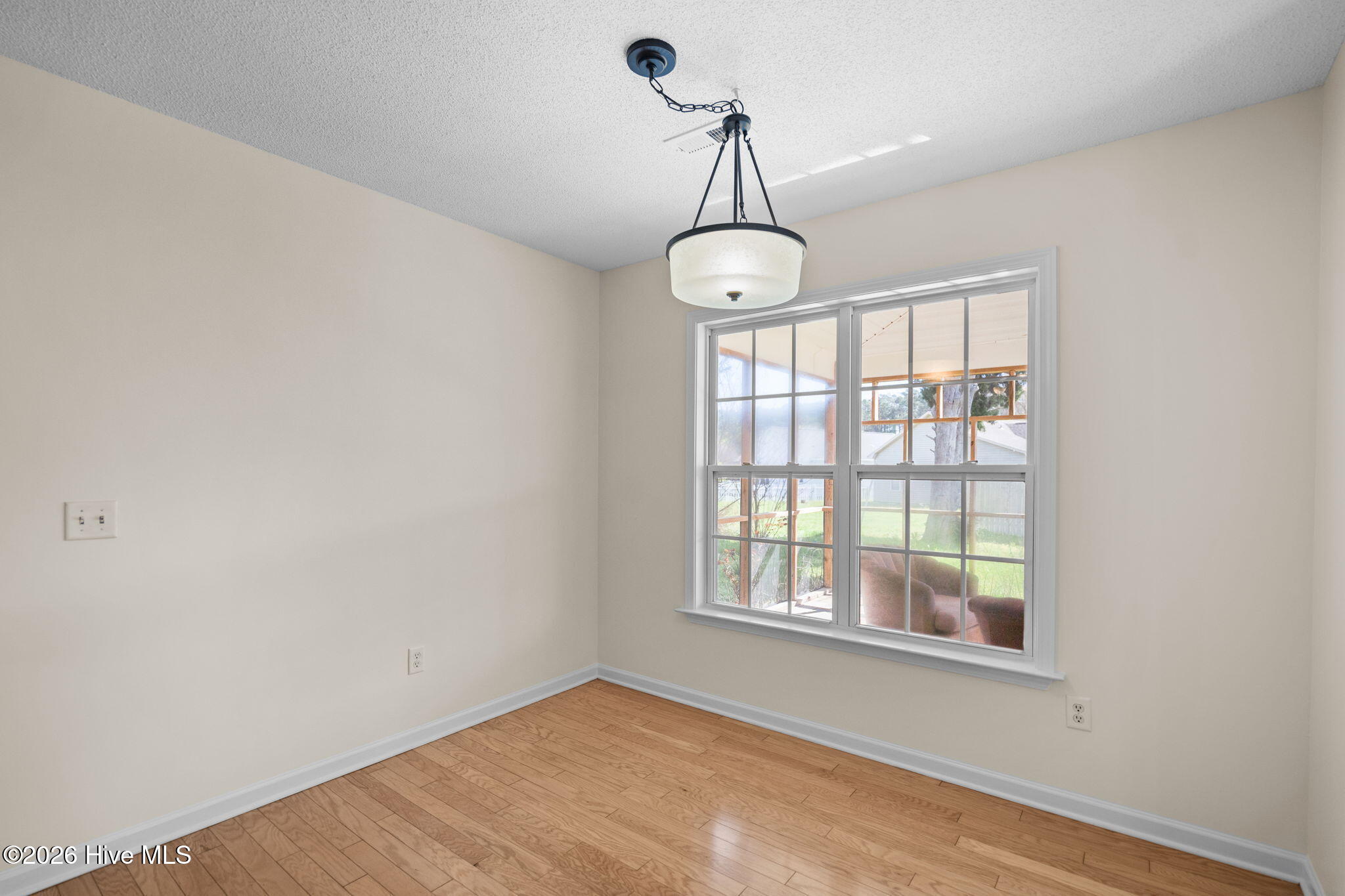 100560946 | Photo 26