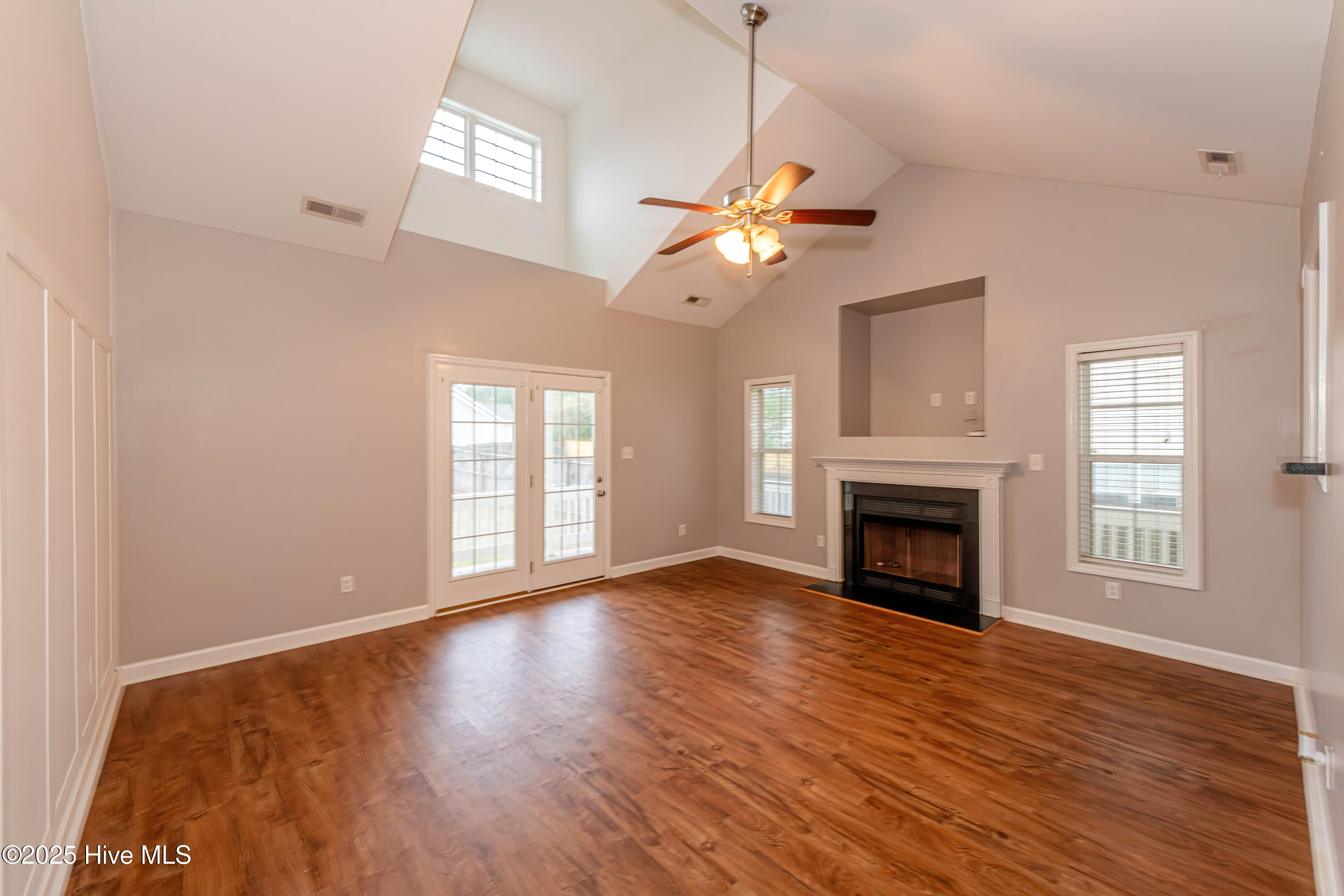 100539008 | Photo 11