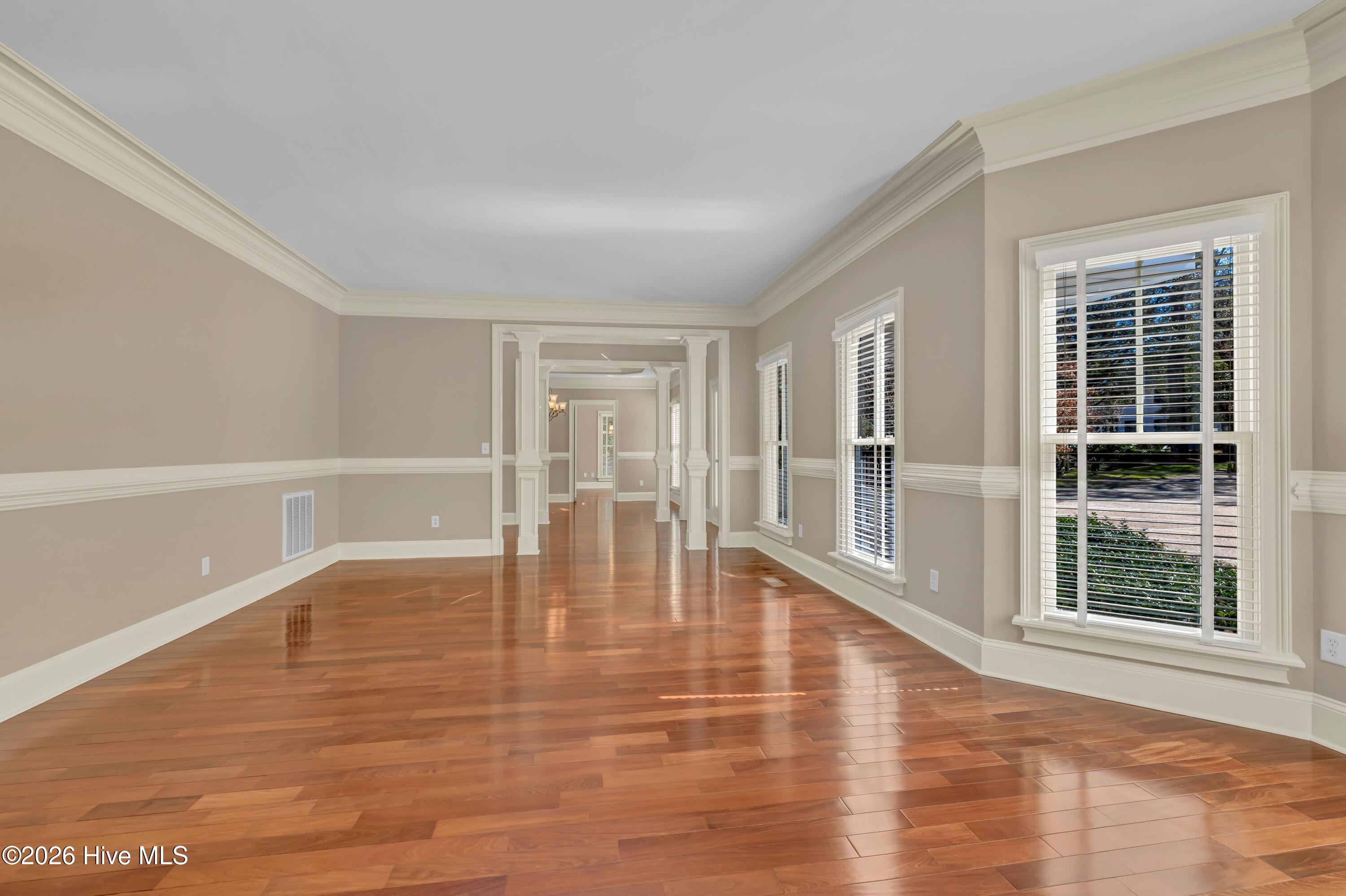 100556623 | Photo 10