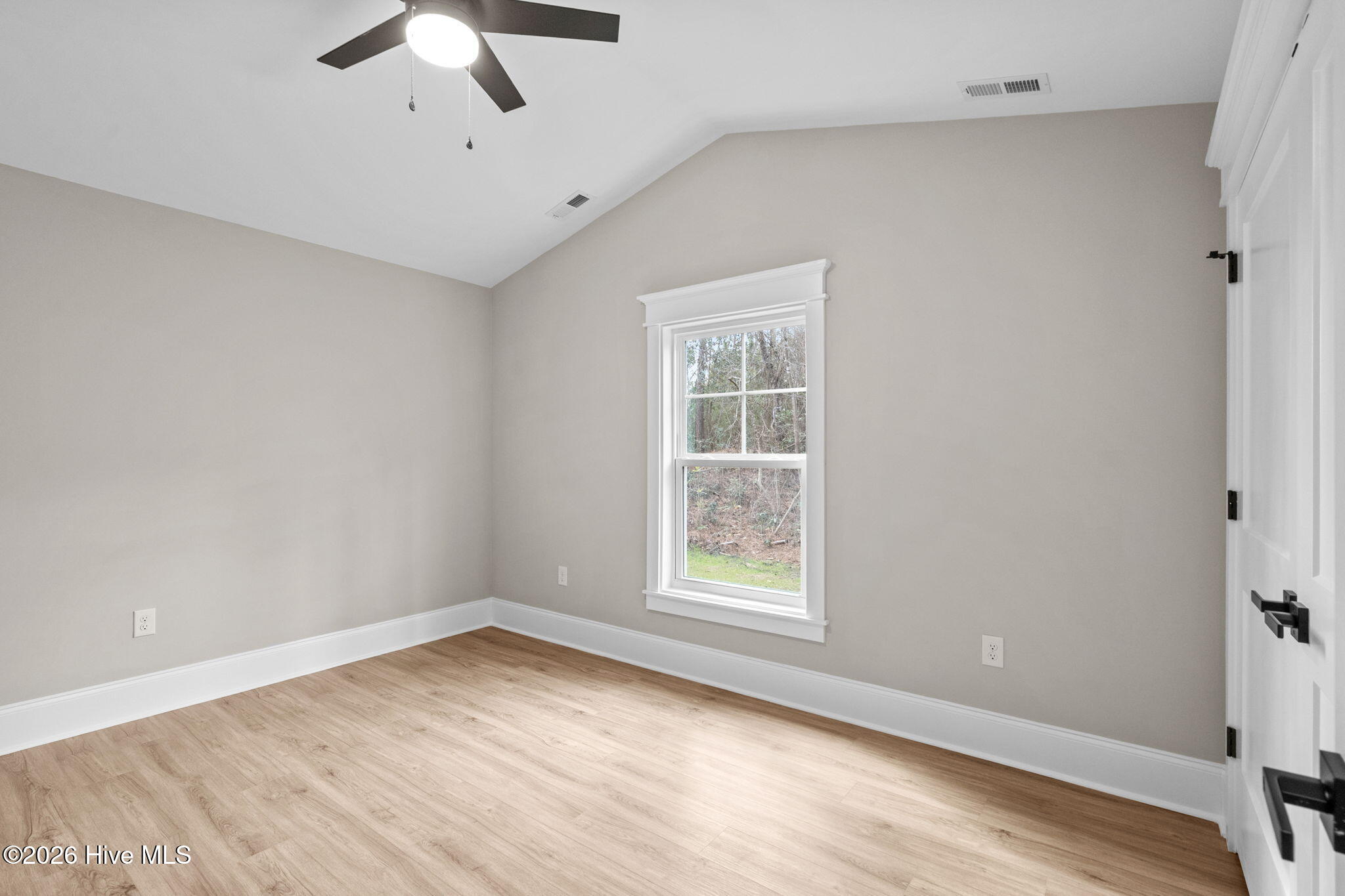 100513305 | Photo 36