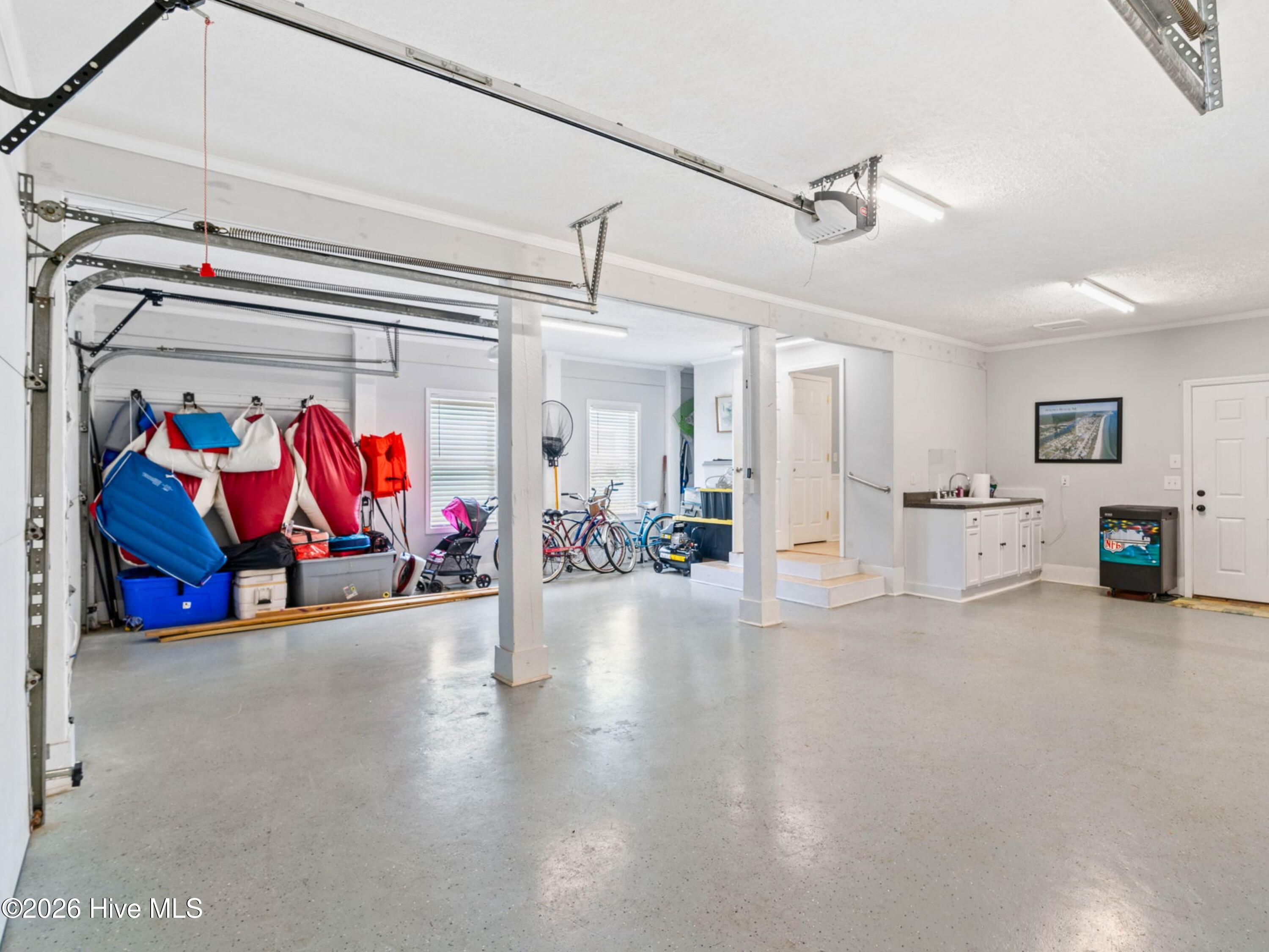 100564720 | Photo 30