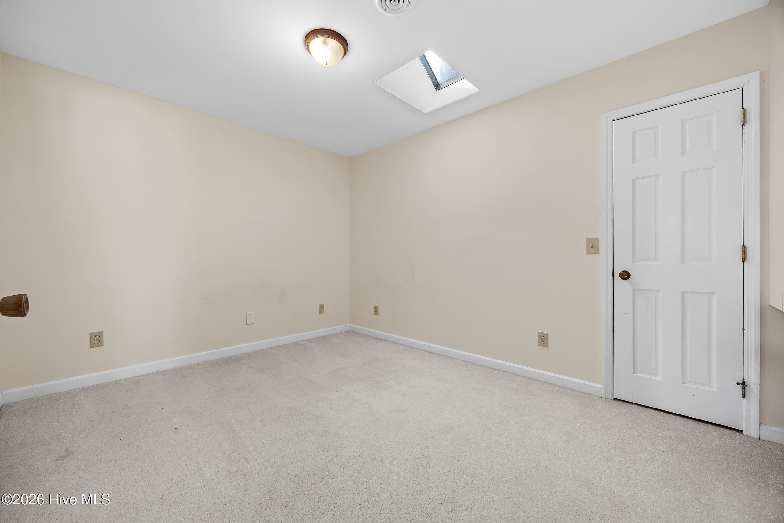 100558264 | Photo 44