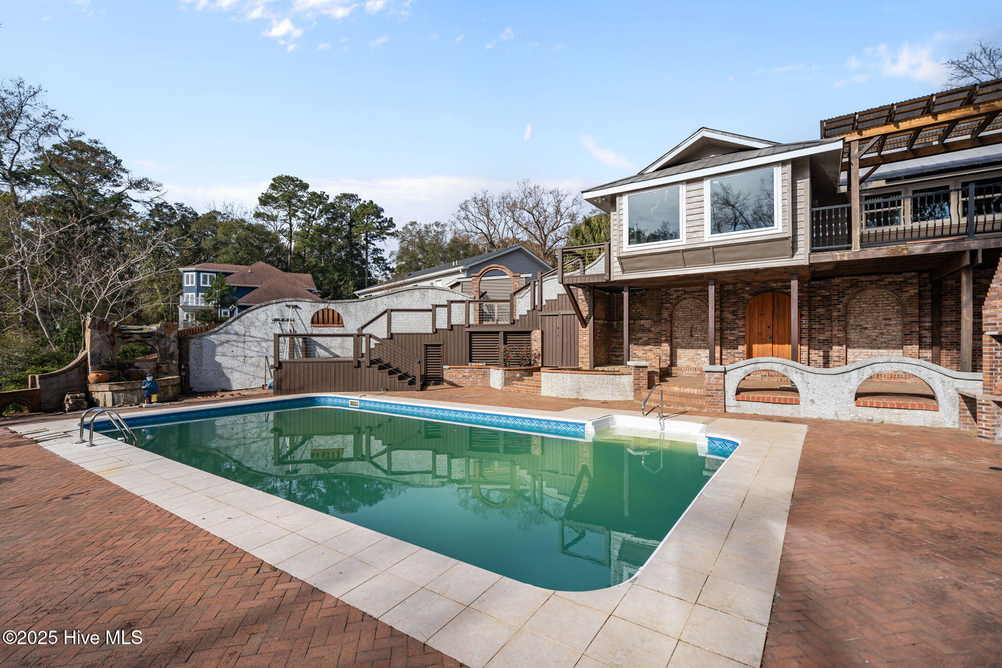 100536455 | Photo 44