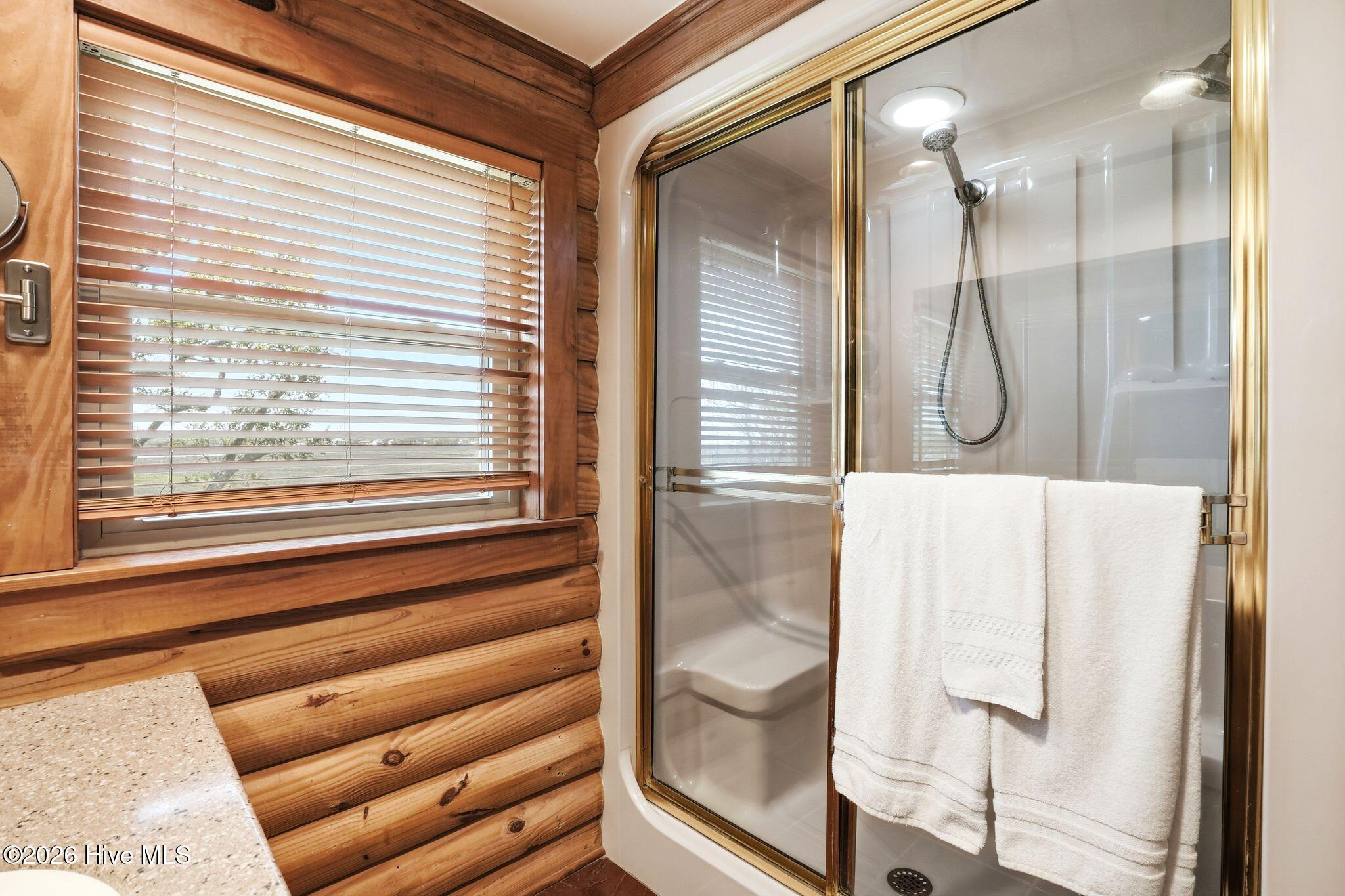 100565055 | Photo 51