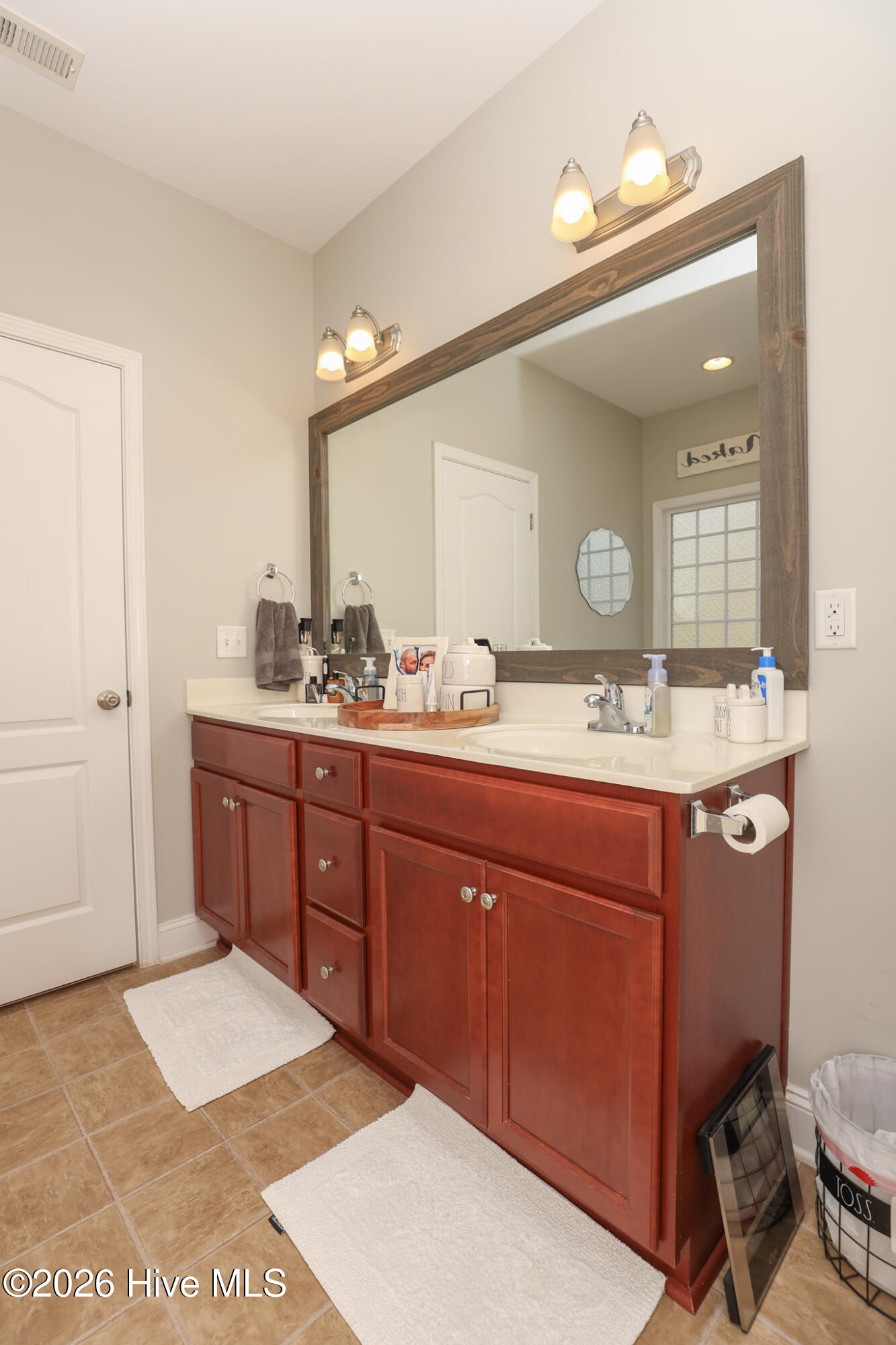 100559390 | Photo 35