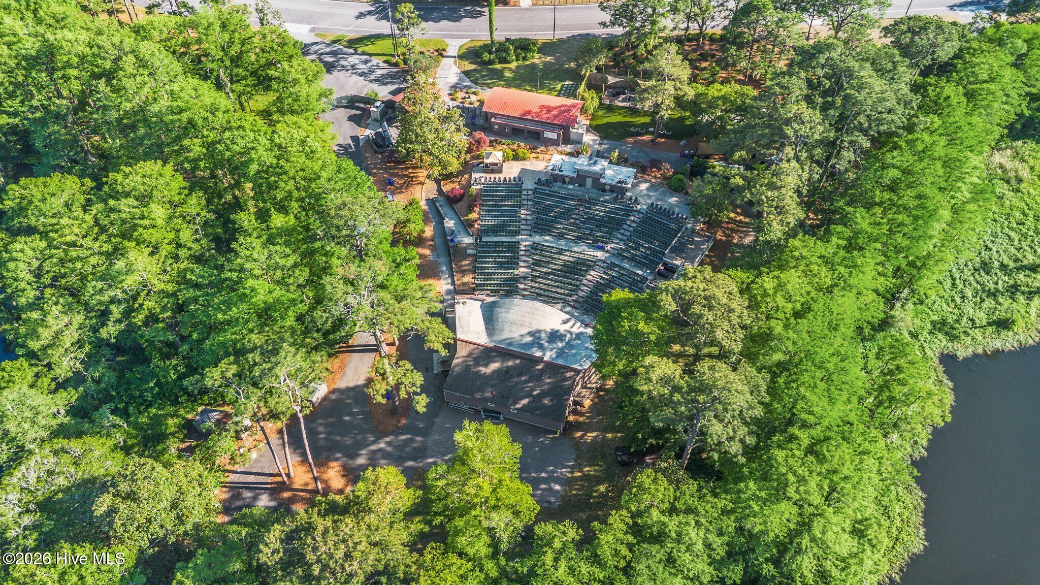 100570327 | Photo 79