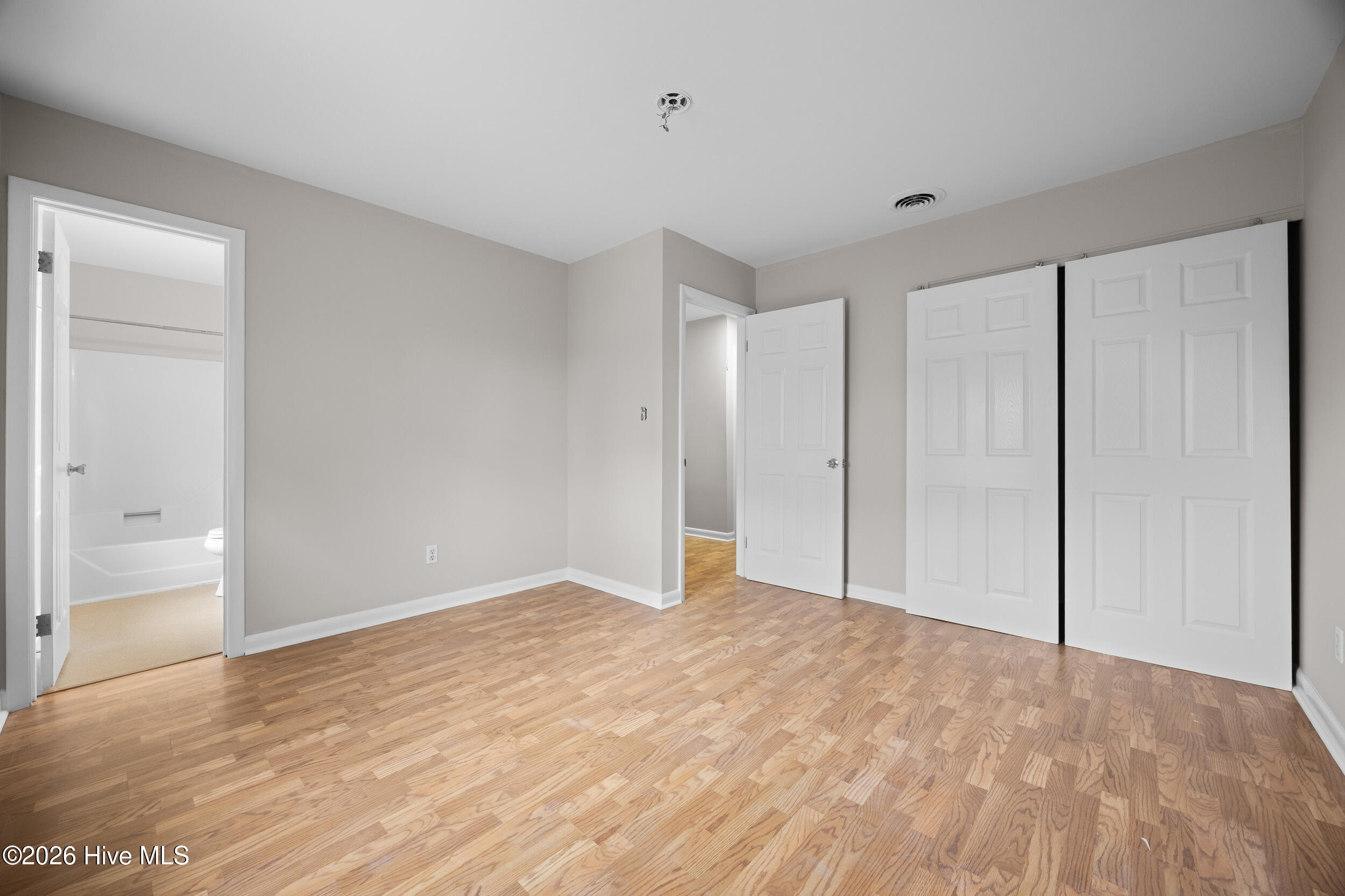 100551778 | Photo 22