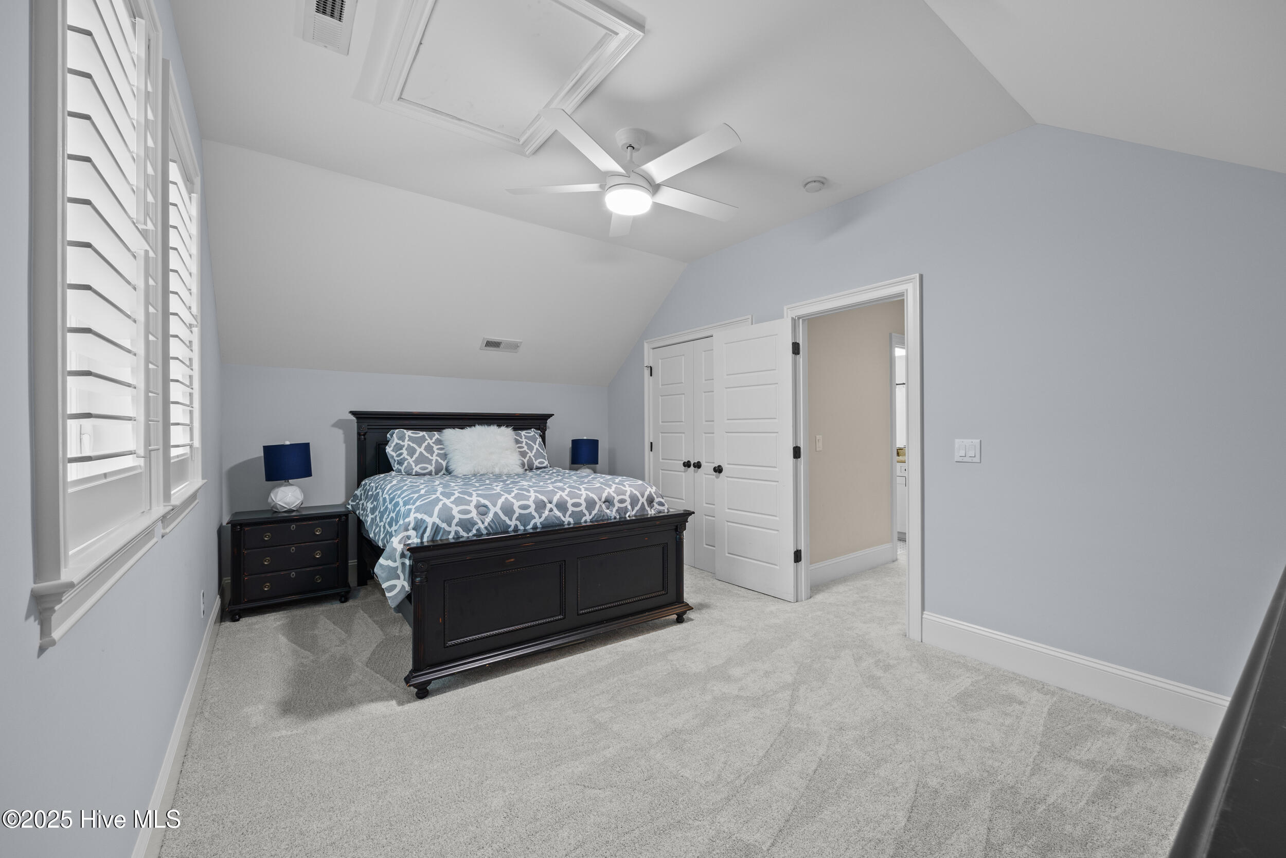 100543217 | Photo 59