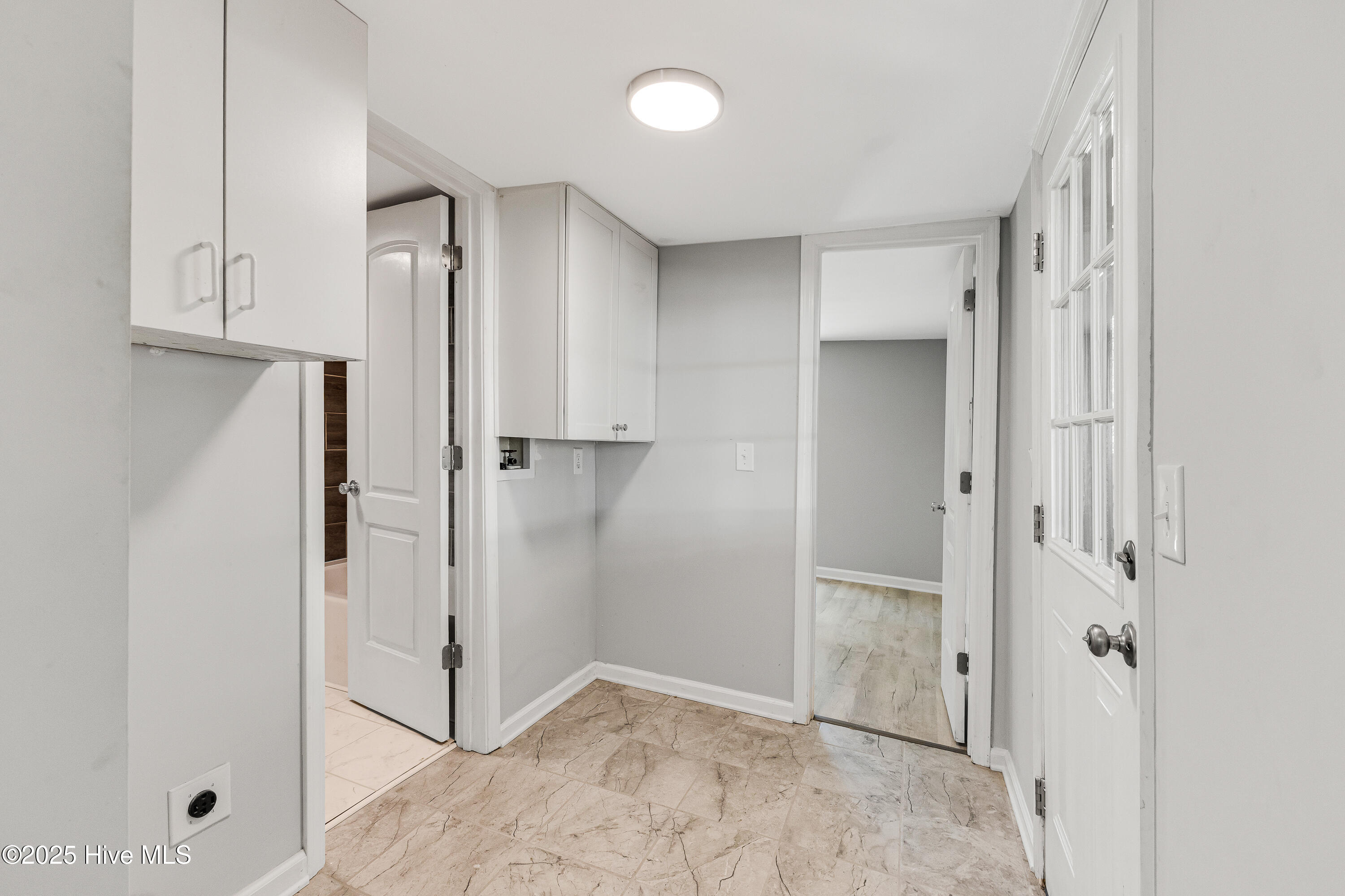 100519555 | Photo 24