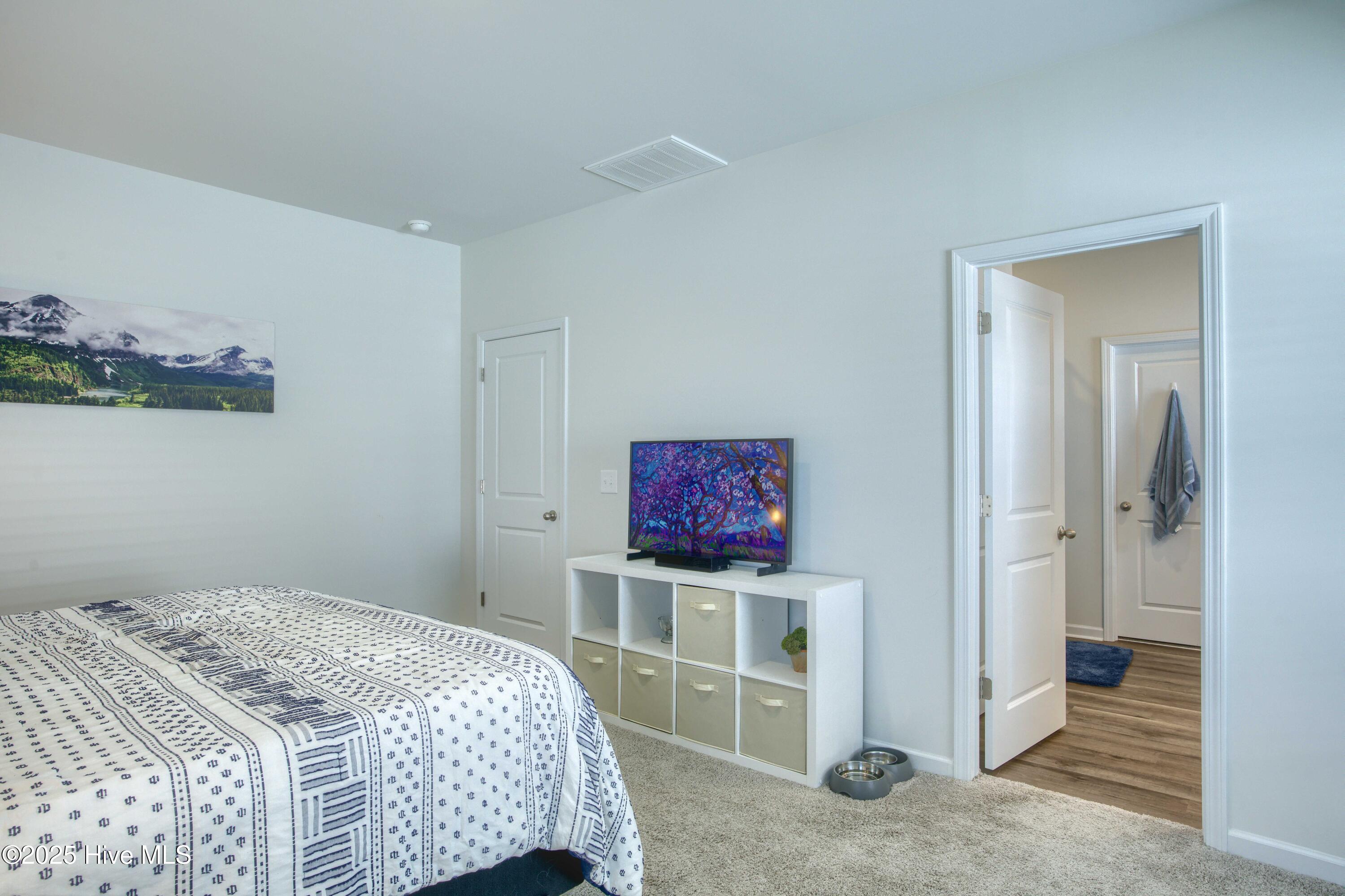 100529140 | Photo 16