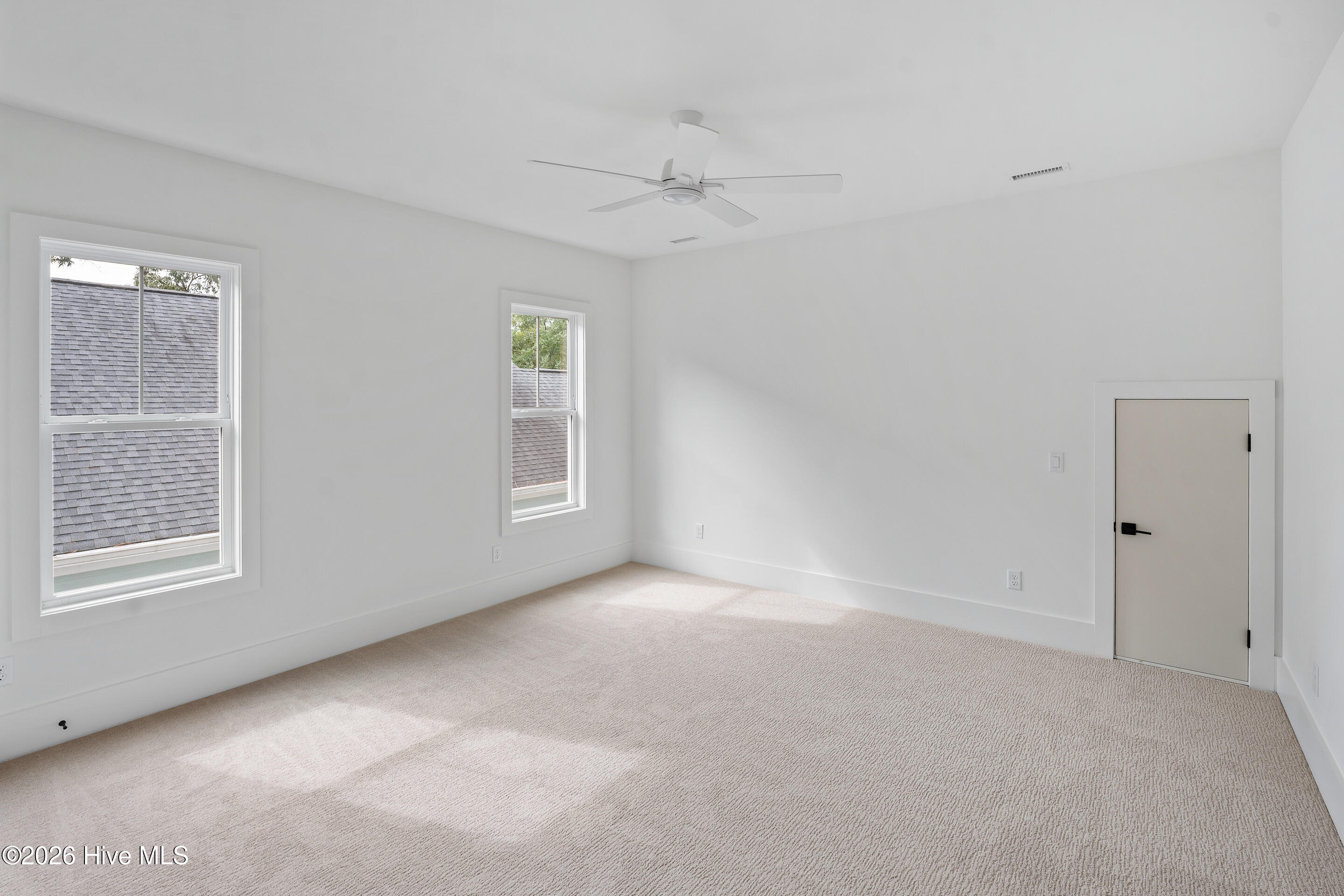 100499793 | Photo 38