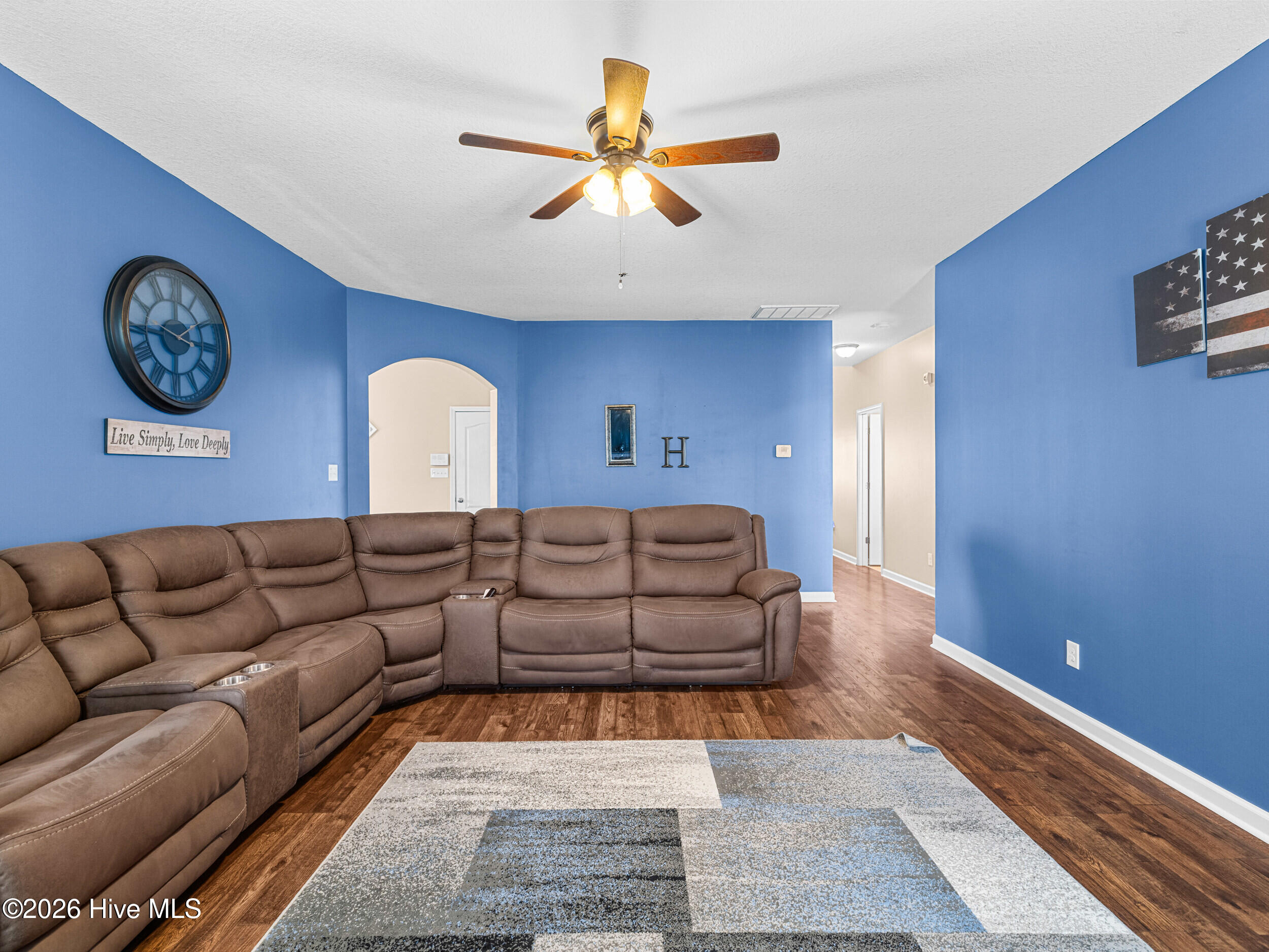 100568044 | Photo 16