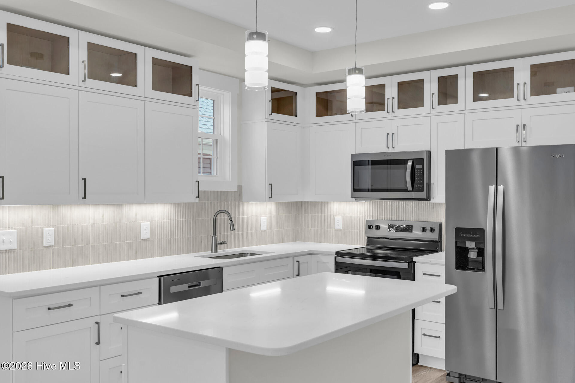 100551190 | Photo 10