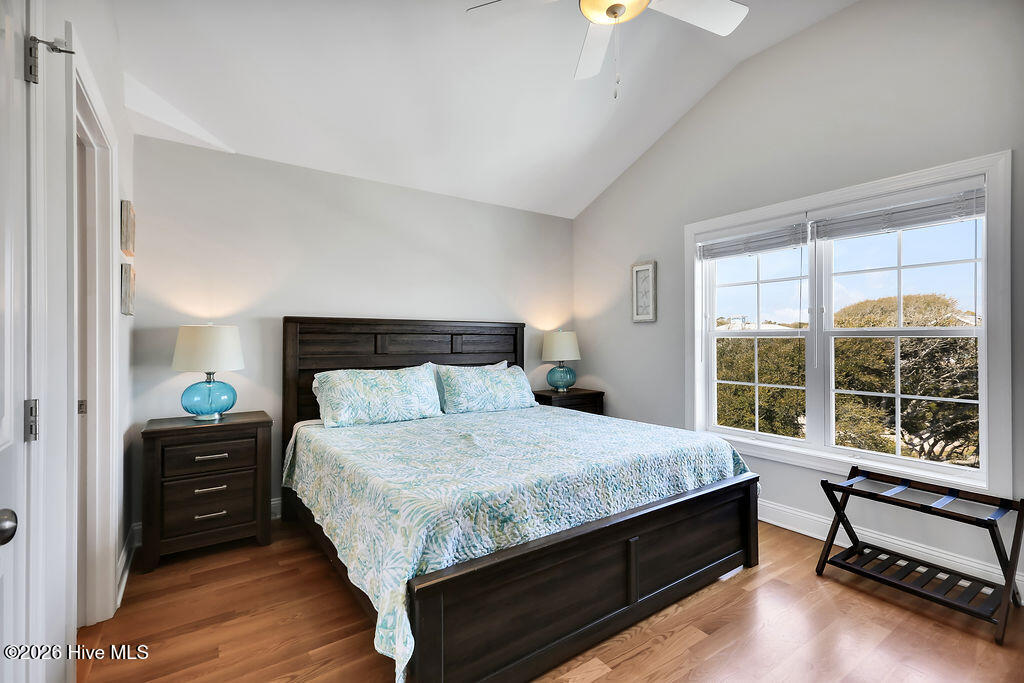 100565368 | Photo 26