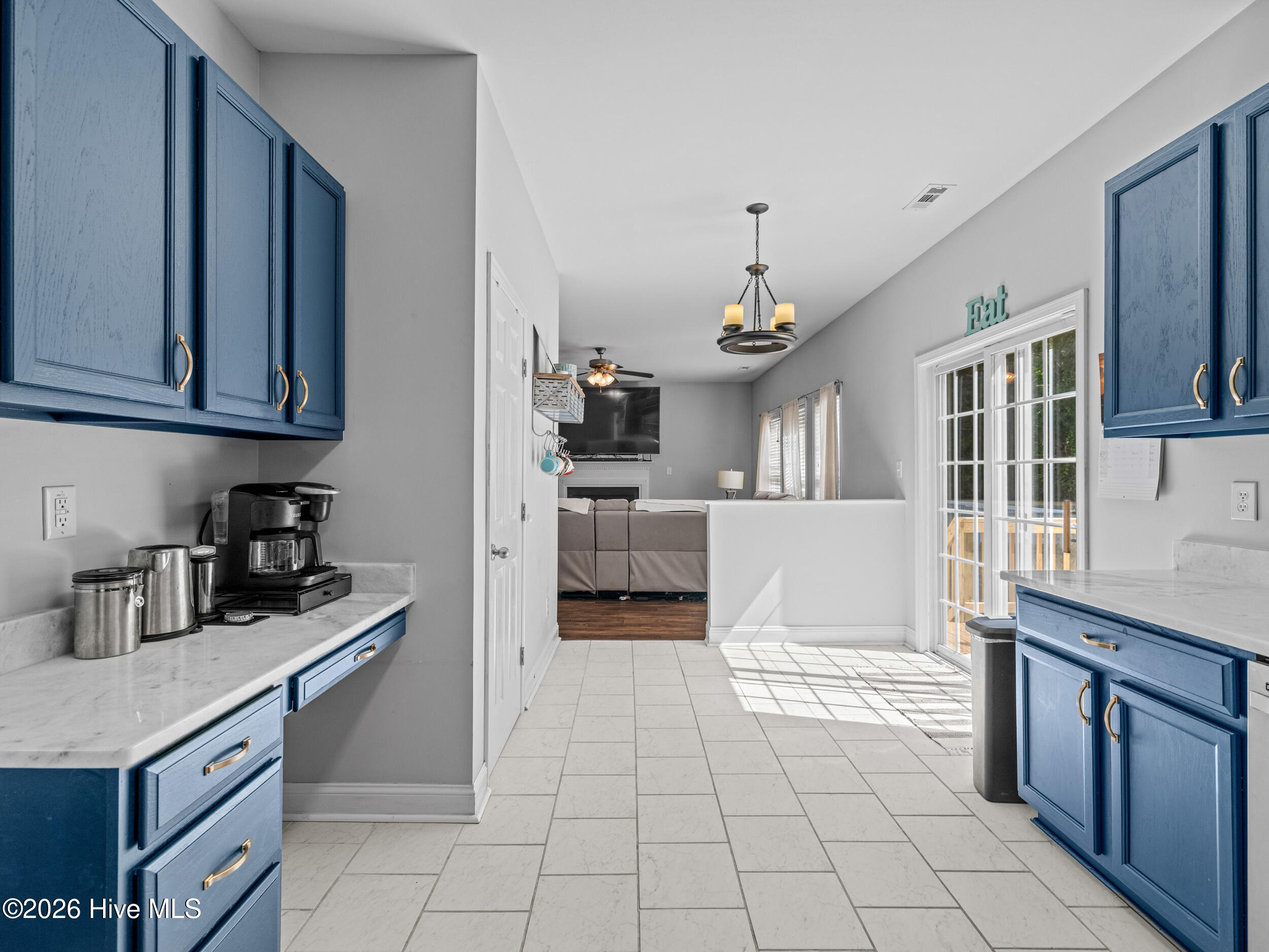 100566997 | Photo 23