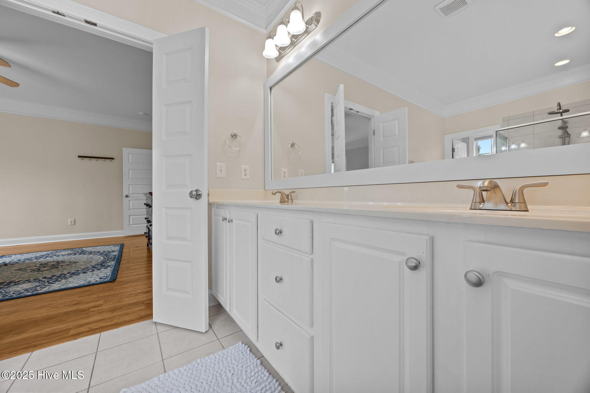 100530646 | Photo 28