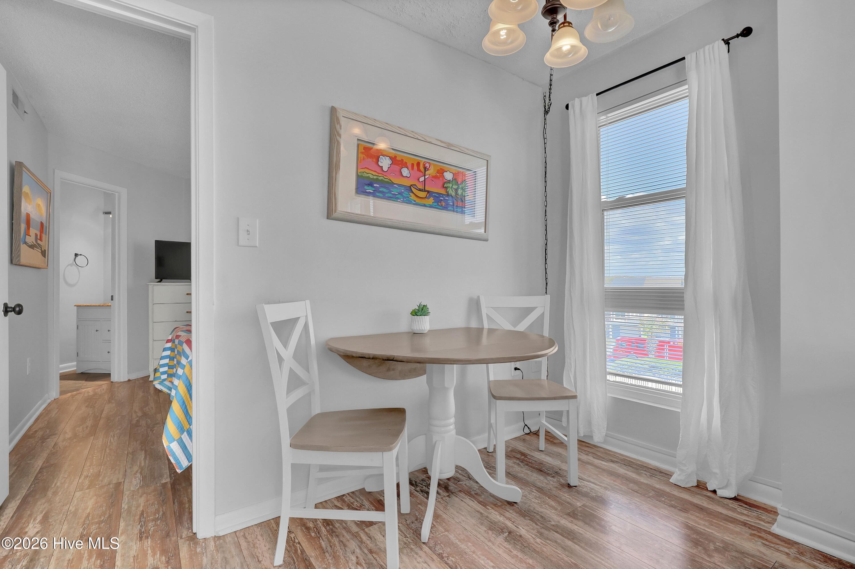 100565249 | Photo 15