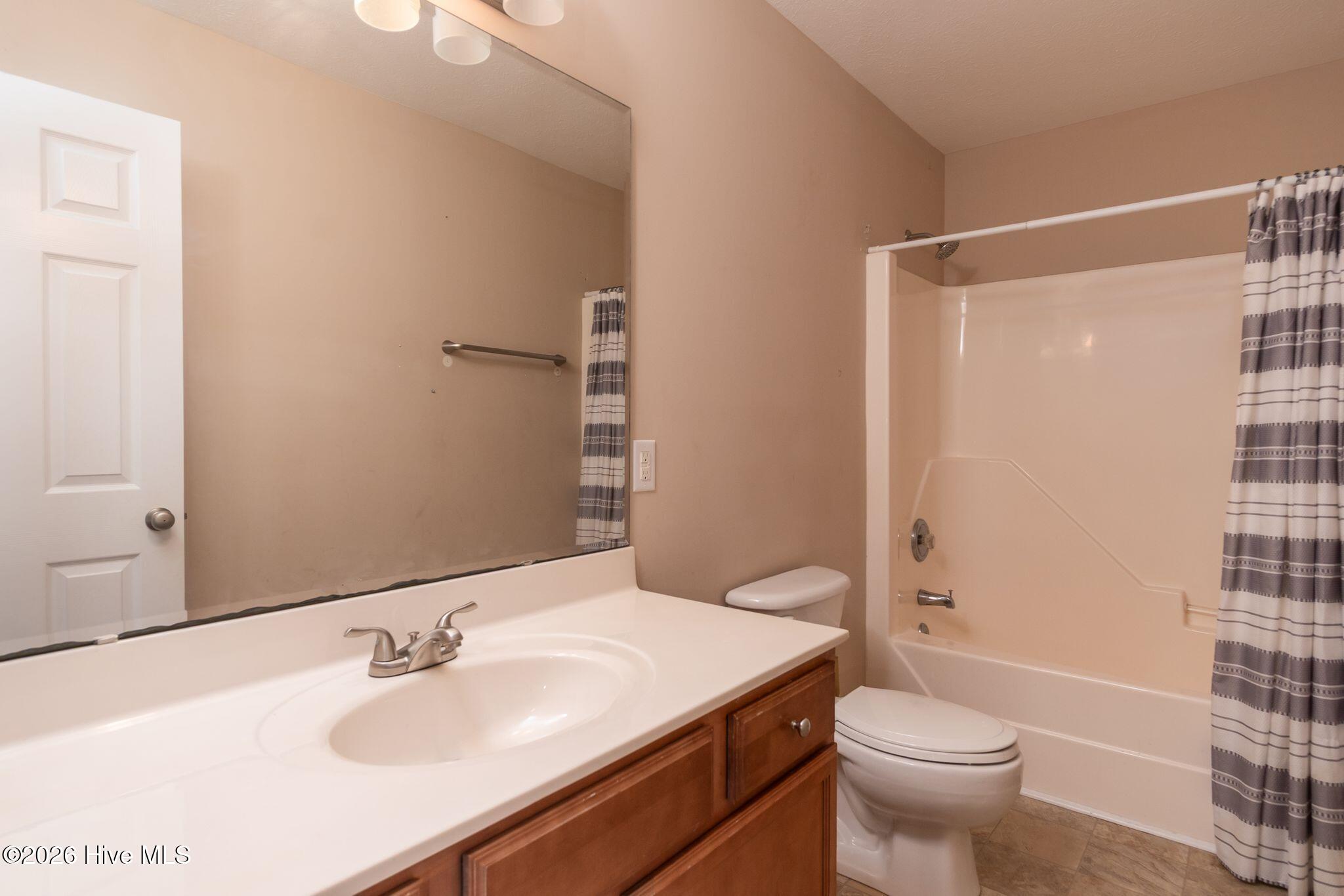 100569961 | Photo 33