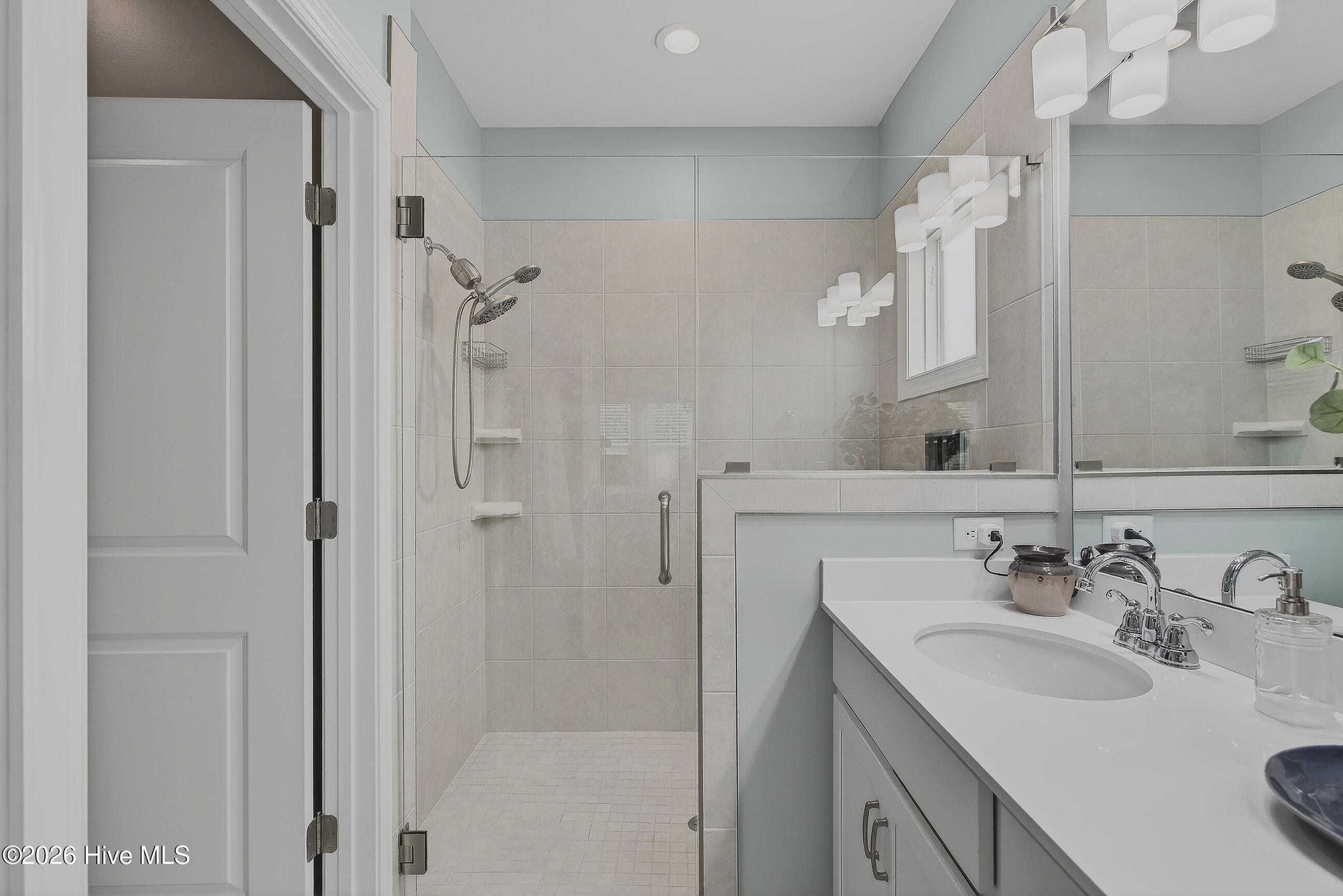 100563505 | Photo 22