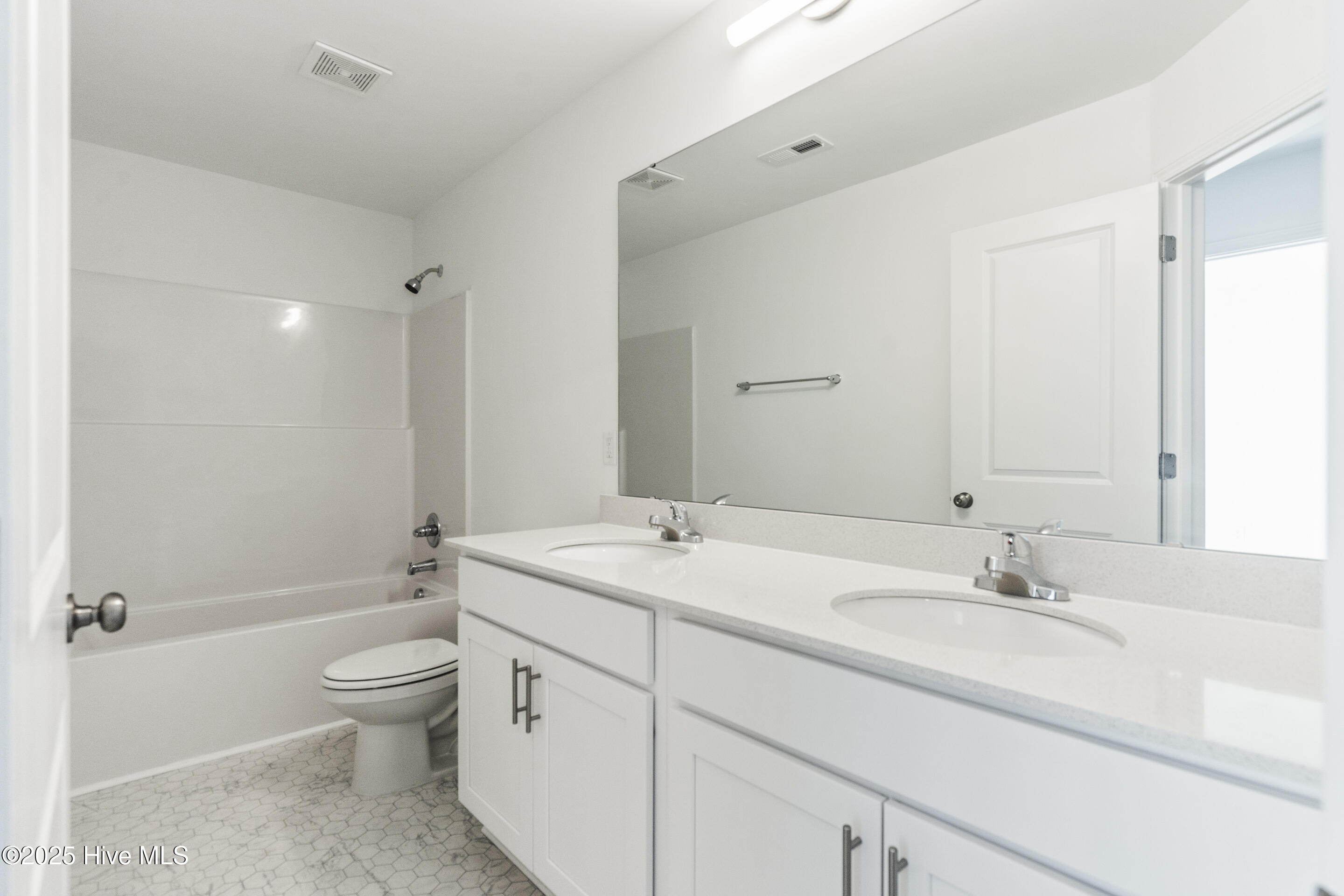 100486193 | Photo 36