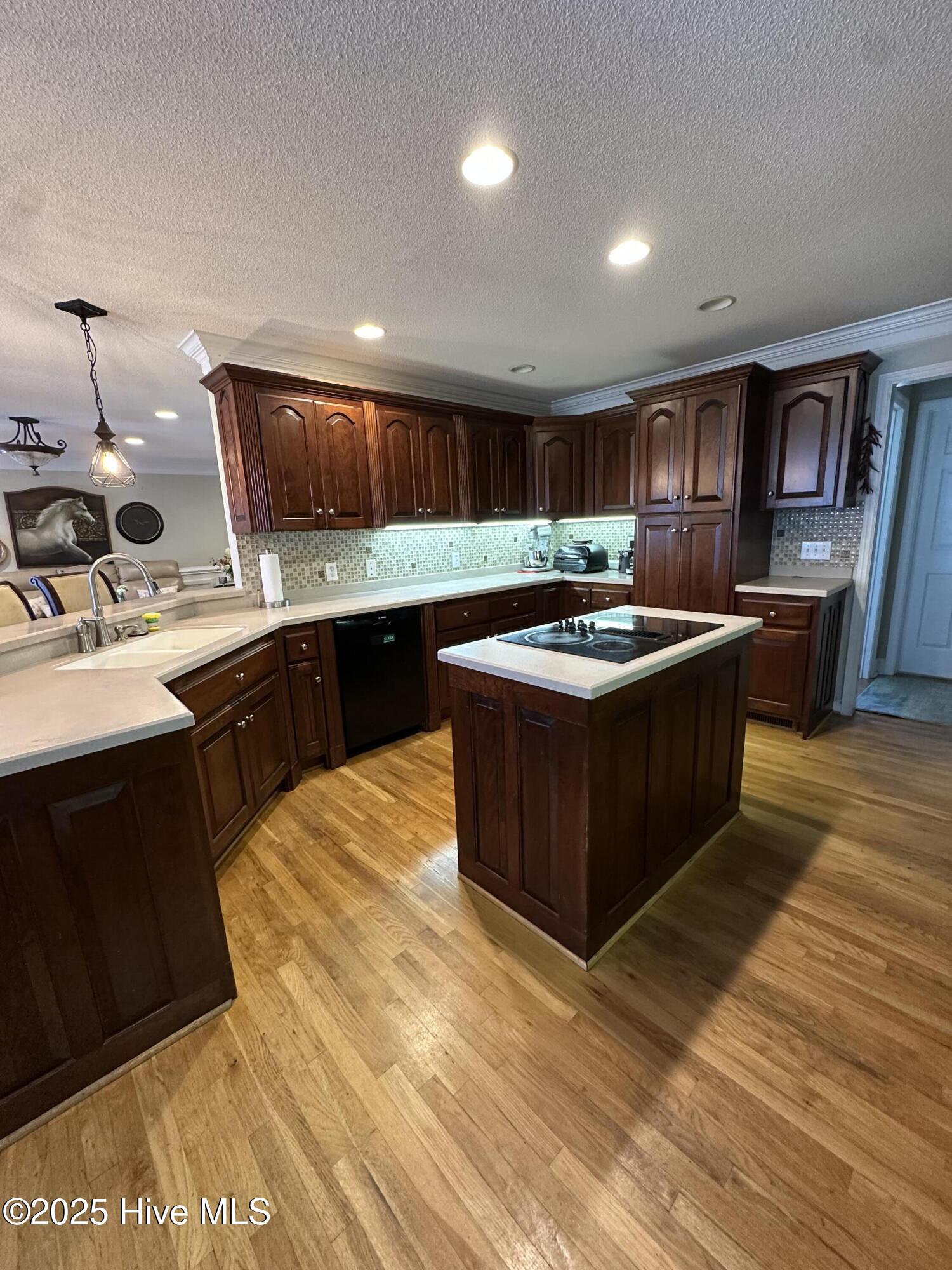 100514130 | Photo 35