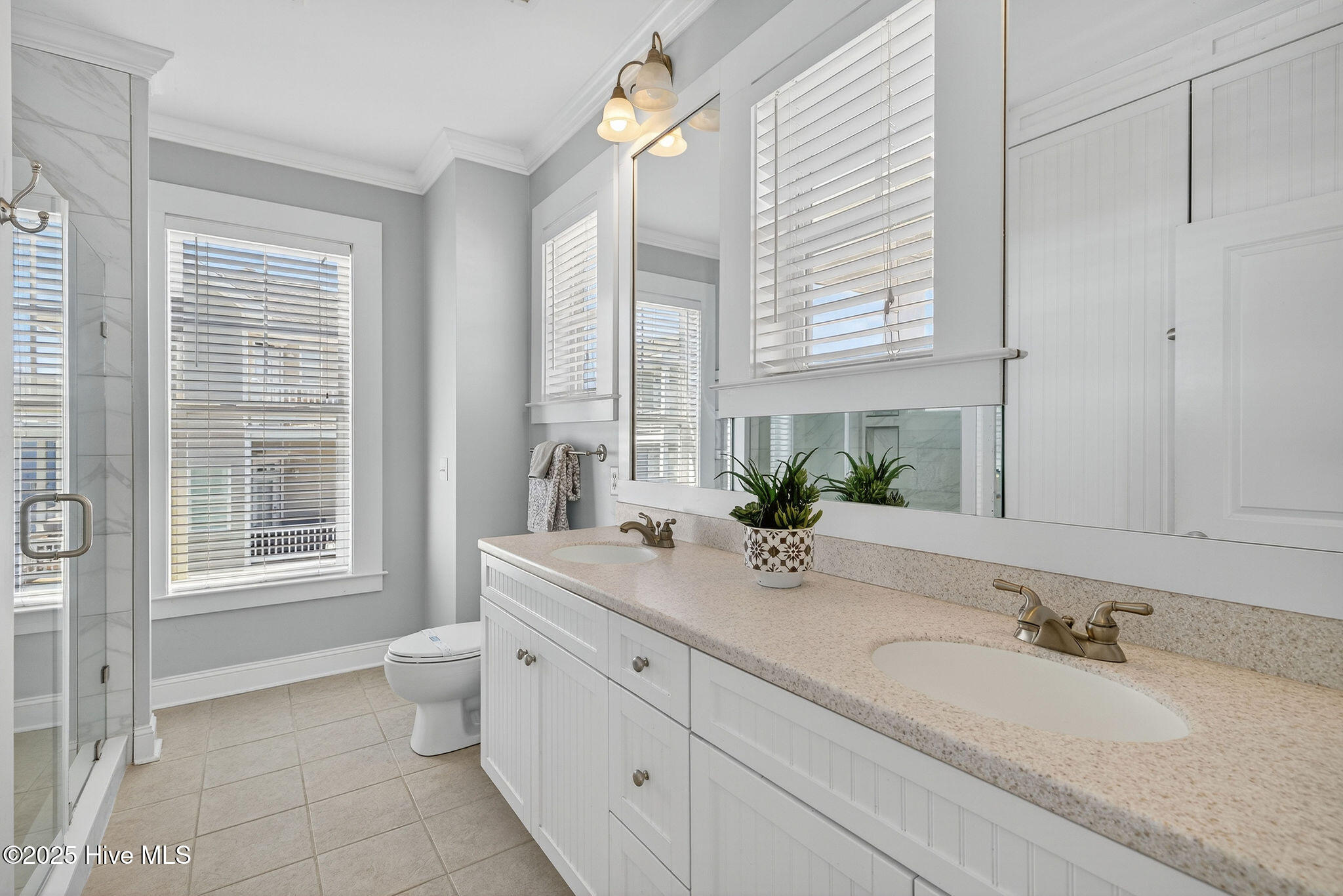 100522563 | Photo 75