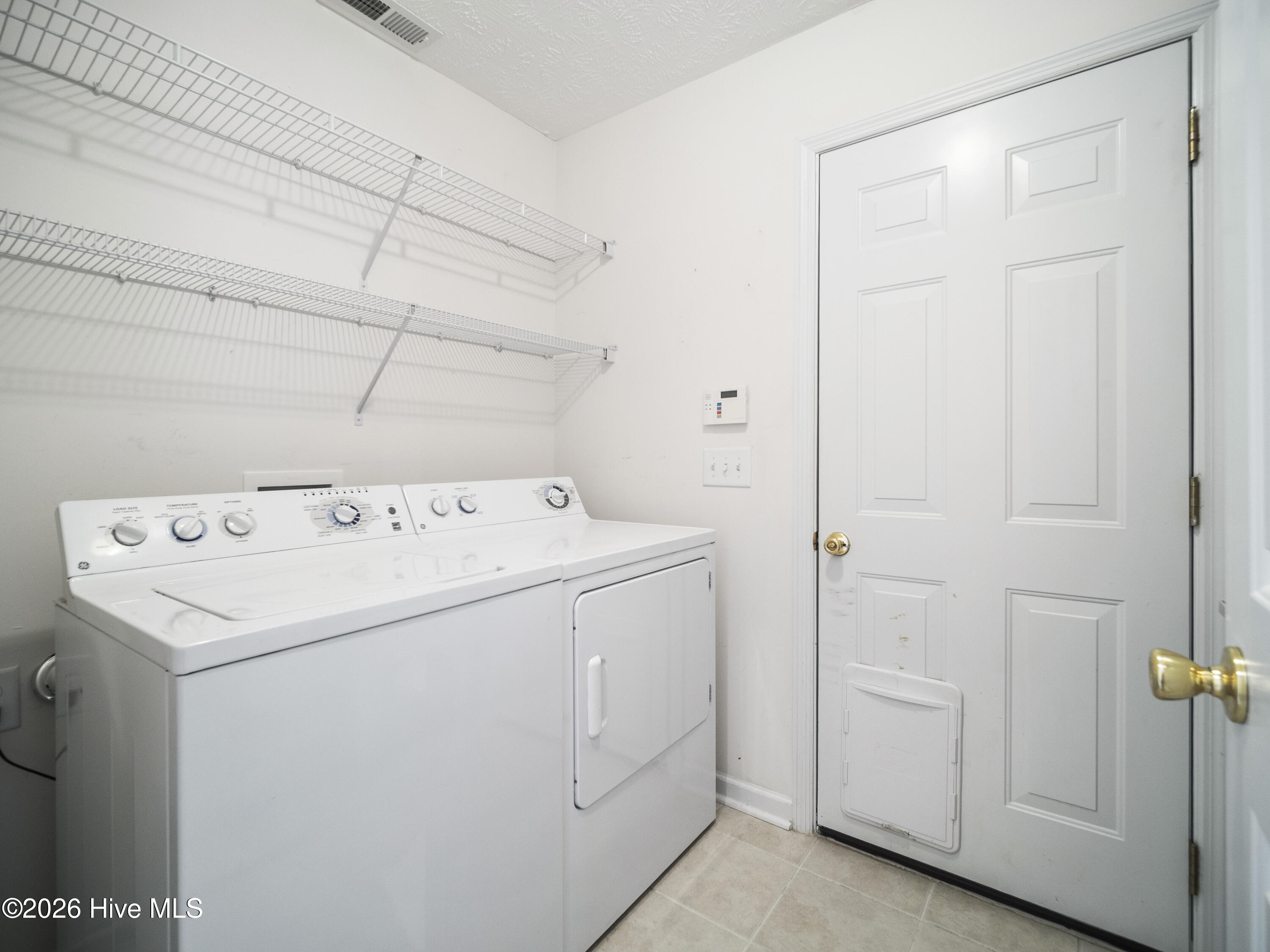 100570640 | Photo 23