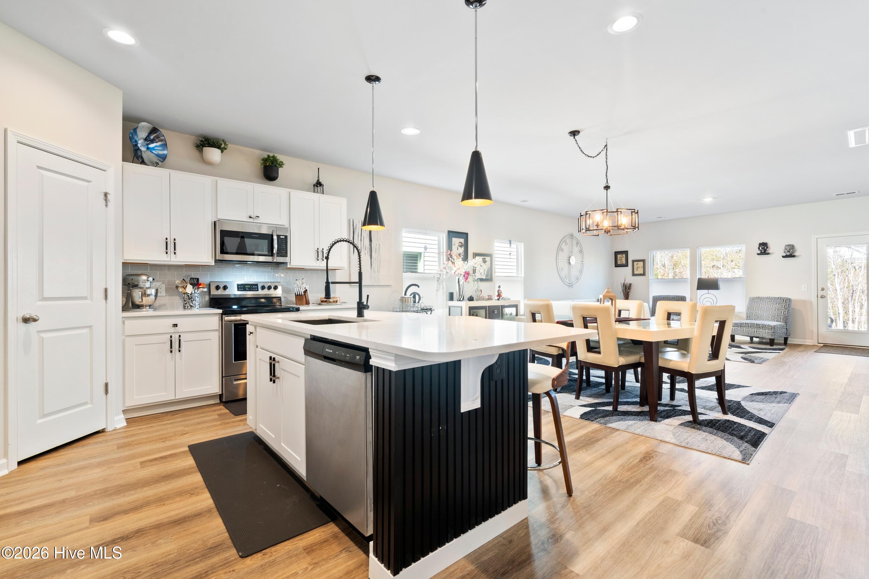 100550634 | Photo 24