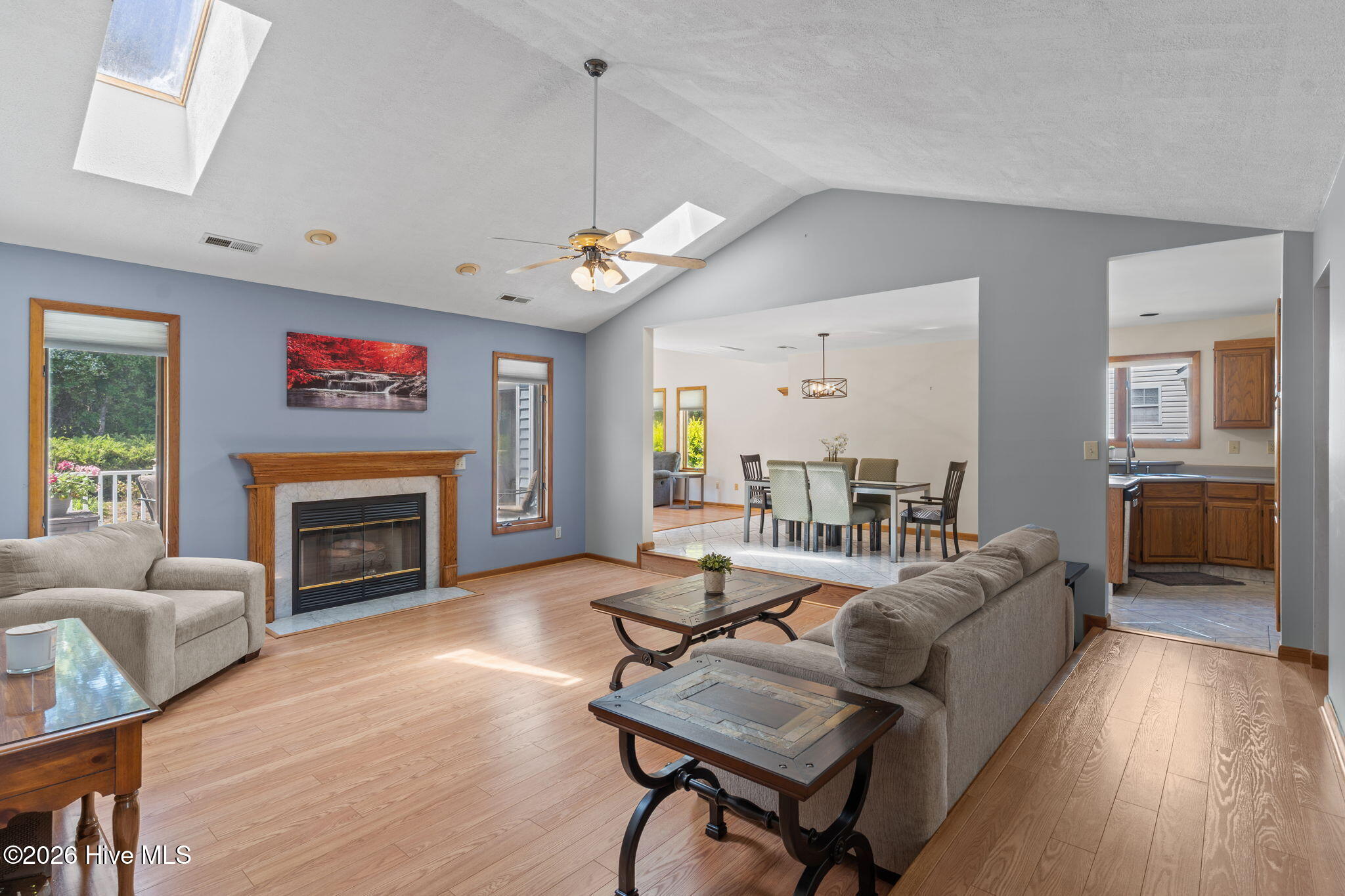 100568995 | Photo 18