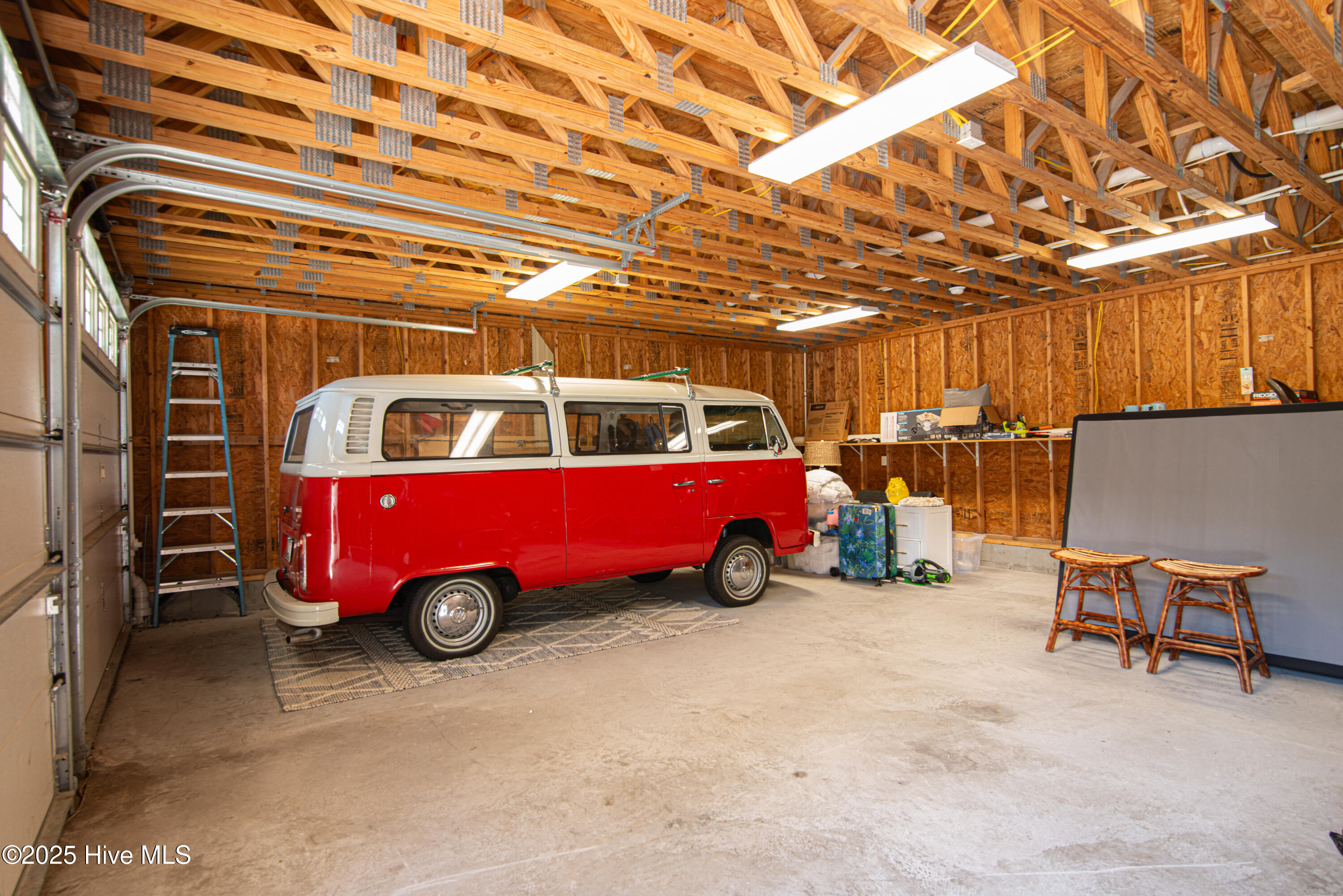 100530224 | Photo 47