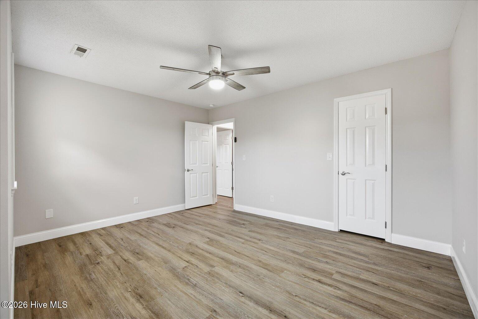 100555379 | Photo 41