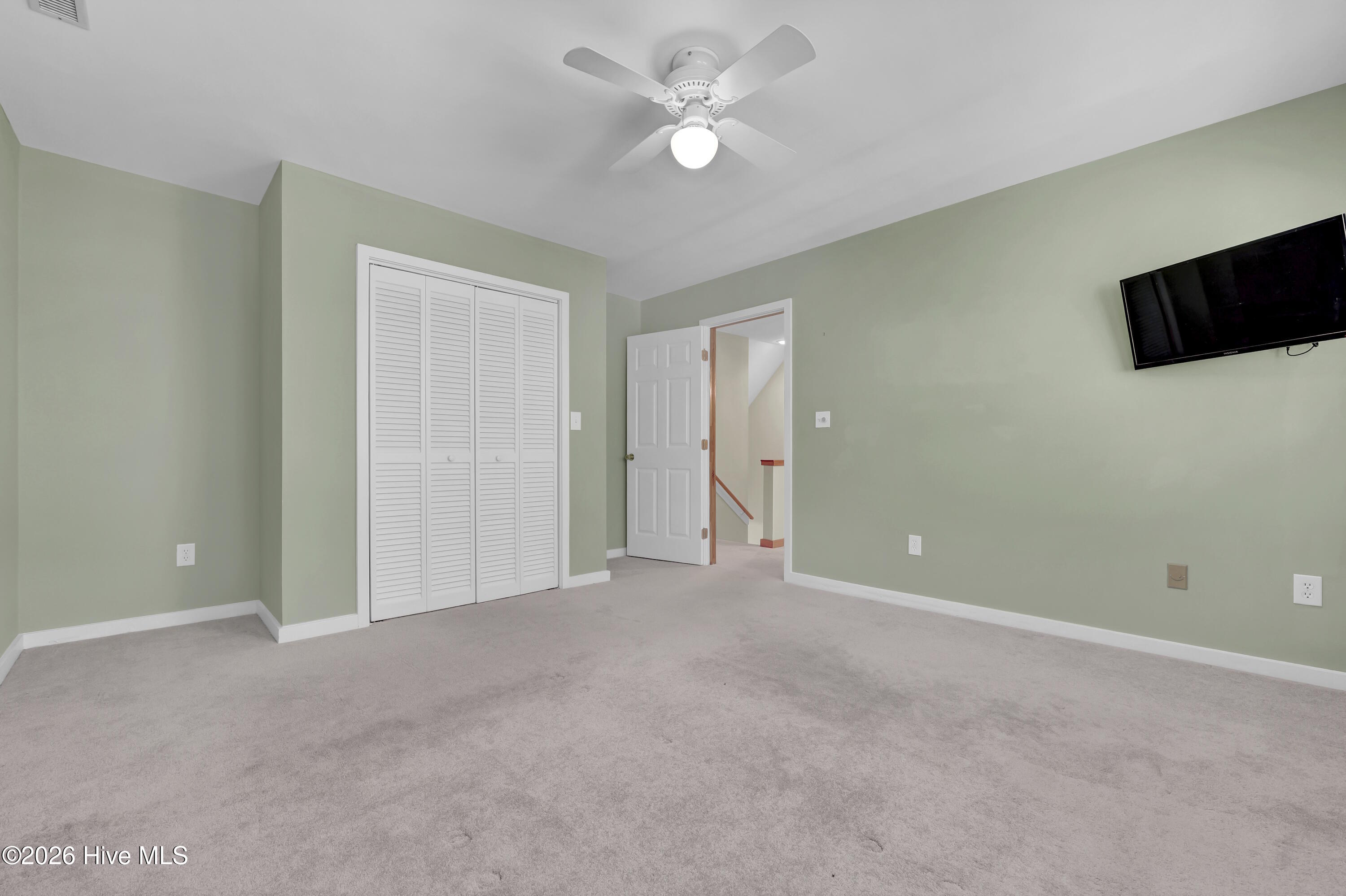 100568630 | Photo 18