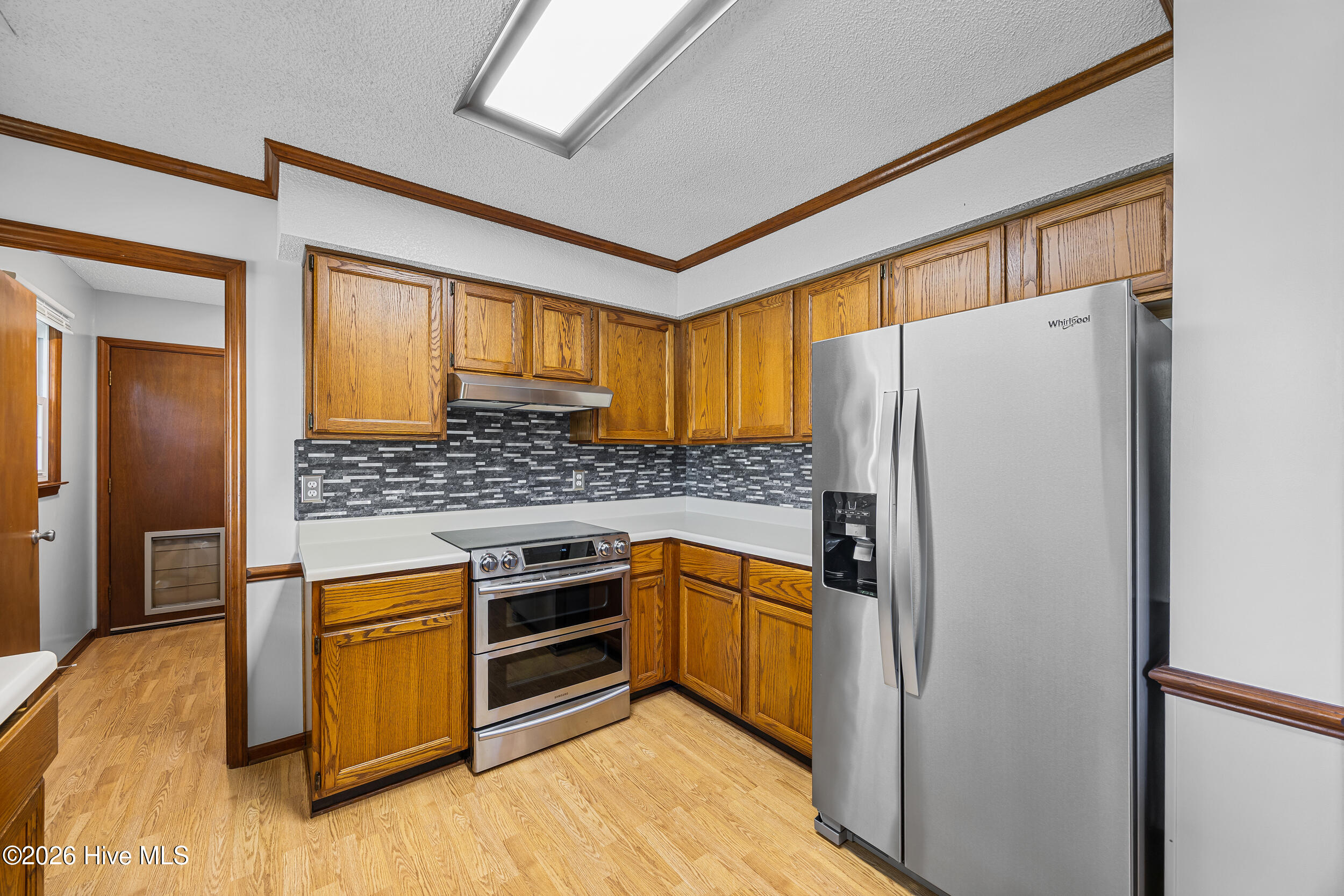 100565895 | Photo 24