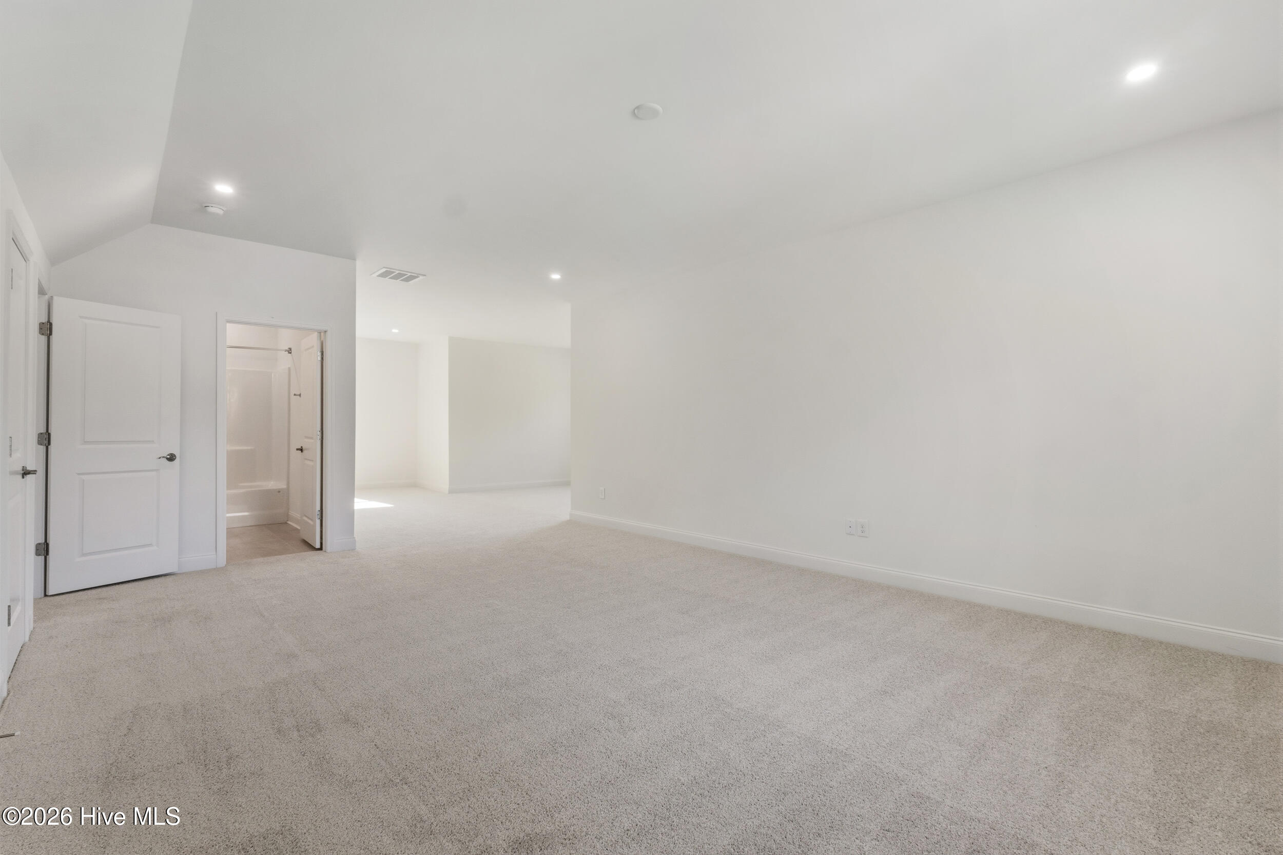 100567721 | Photo 39