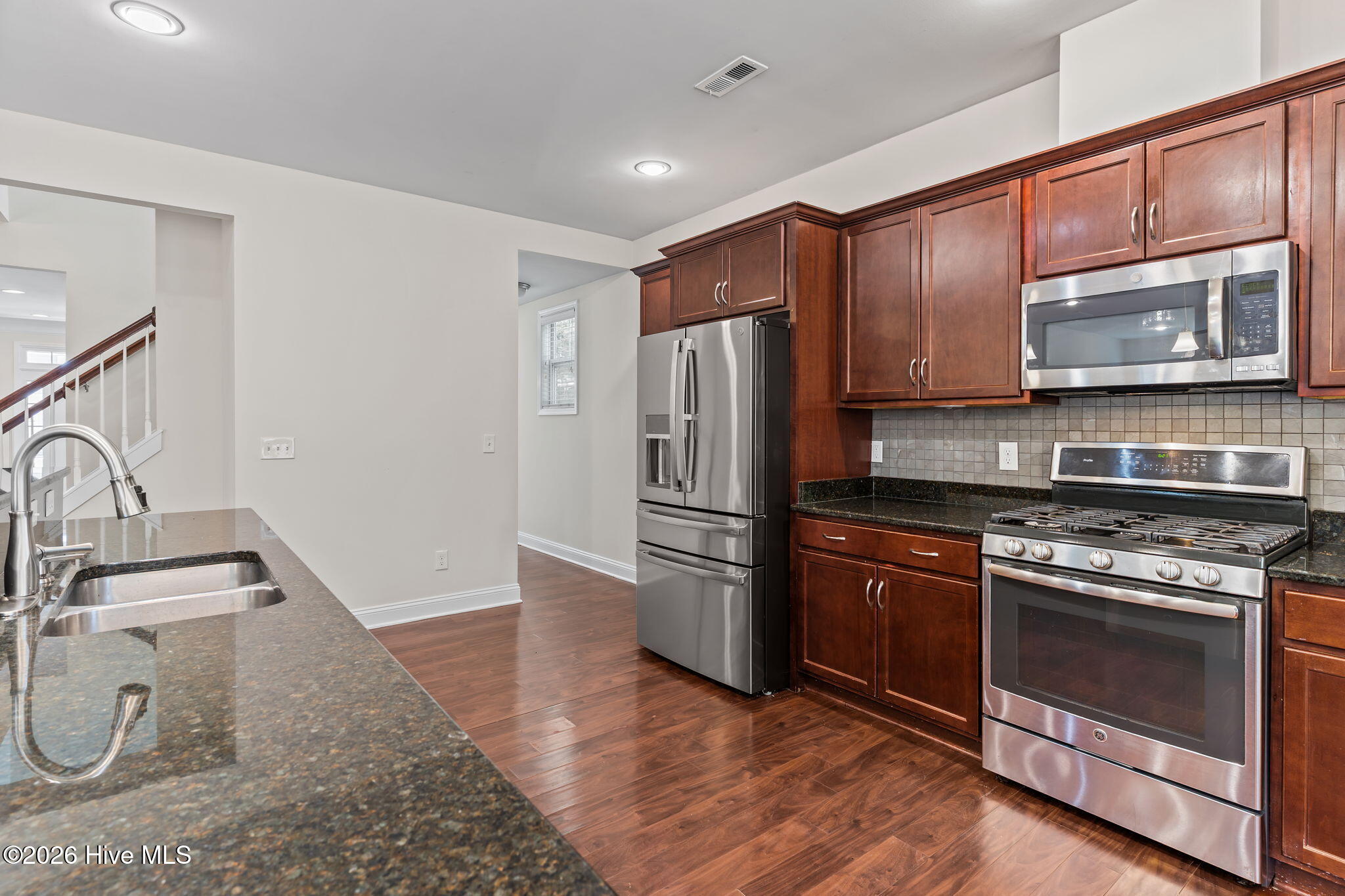 100560294 | Photo 17