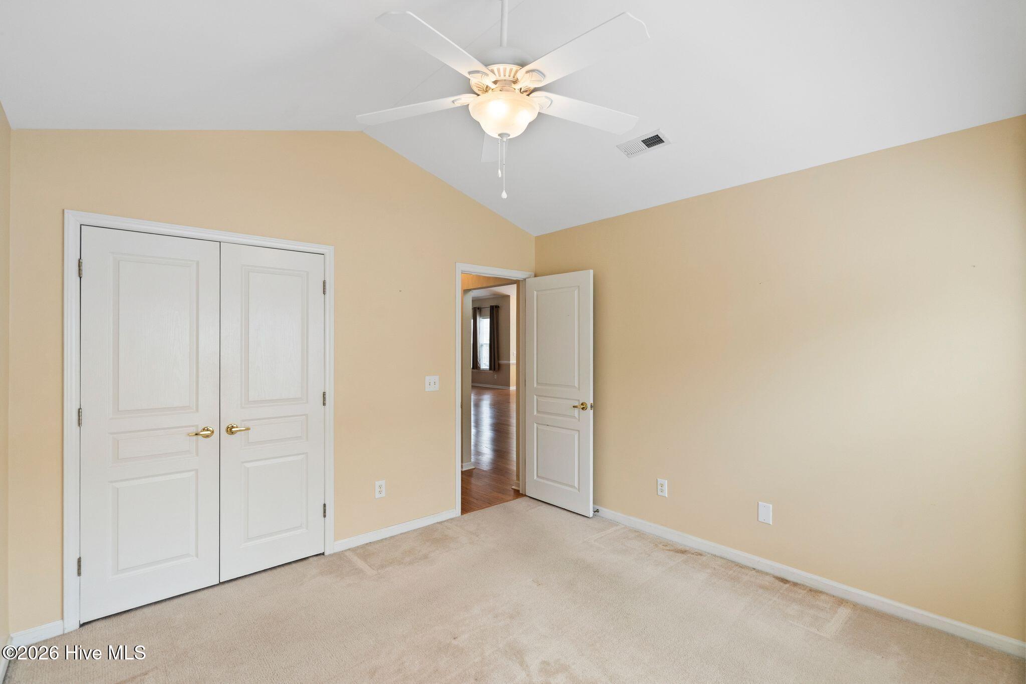 100558040 | Photo 35