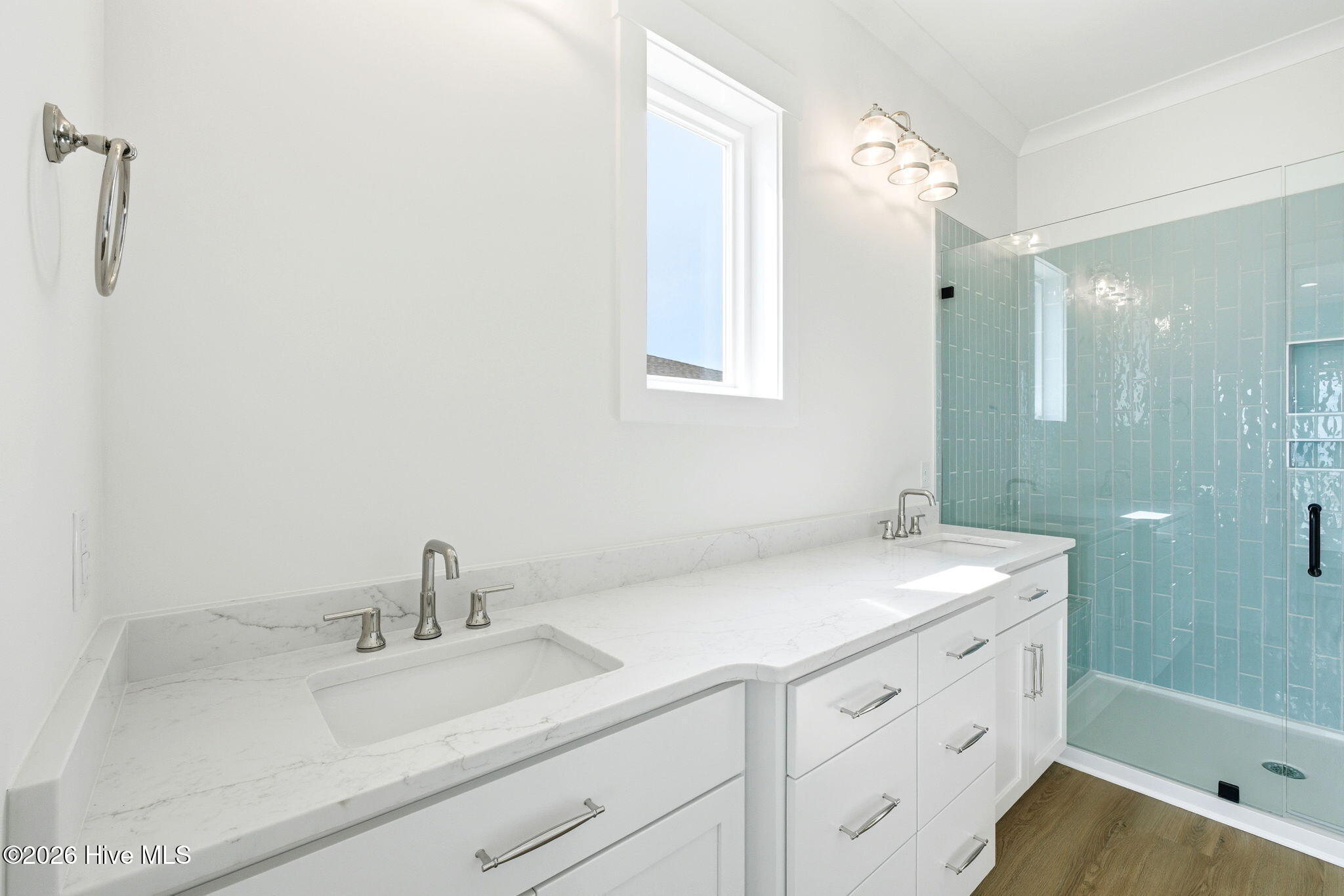 100564947 | Photo 21