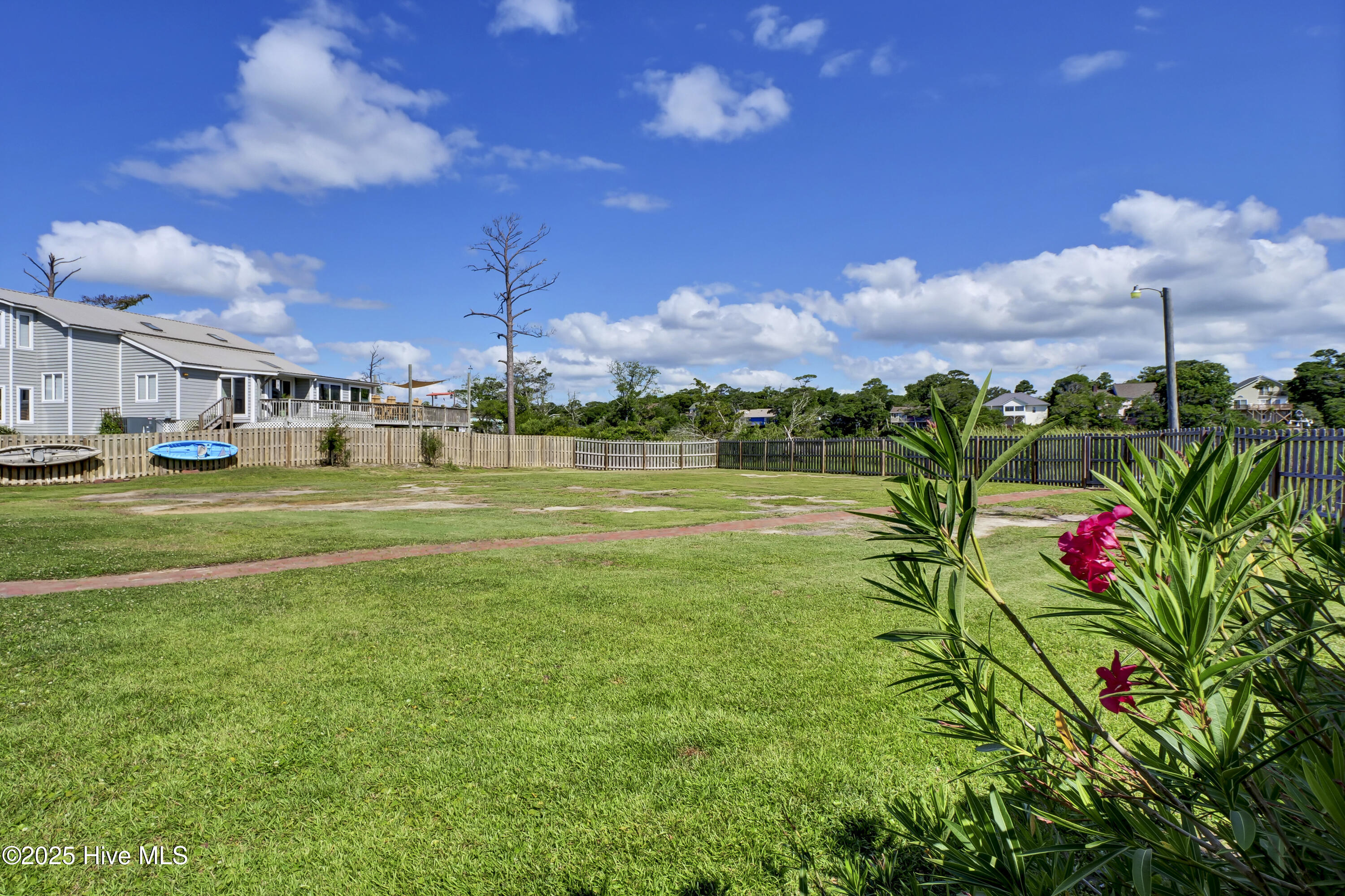 100489094 | Photo 83