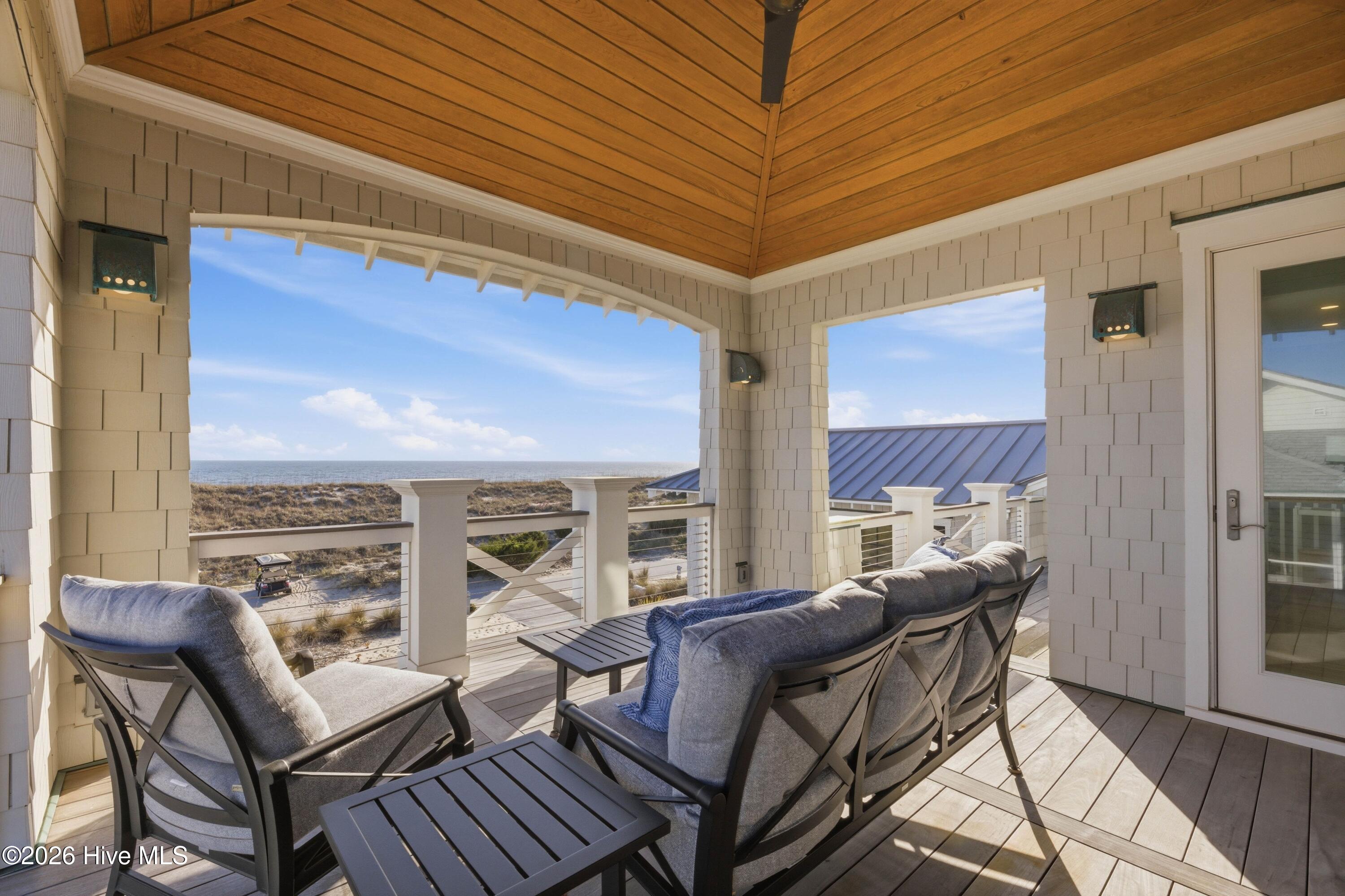 100564328 | Photo 40