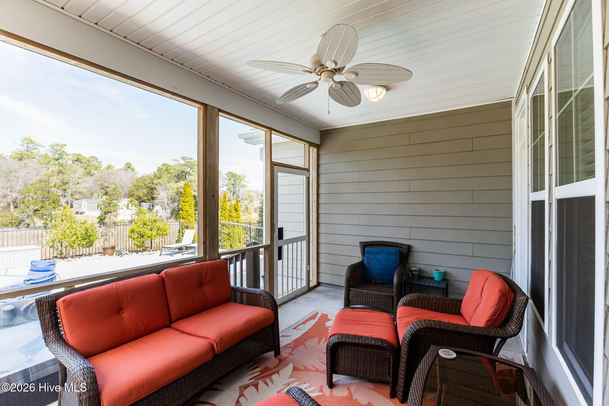 100560213 | Photo 34