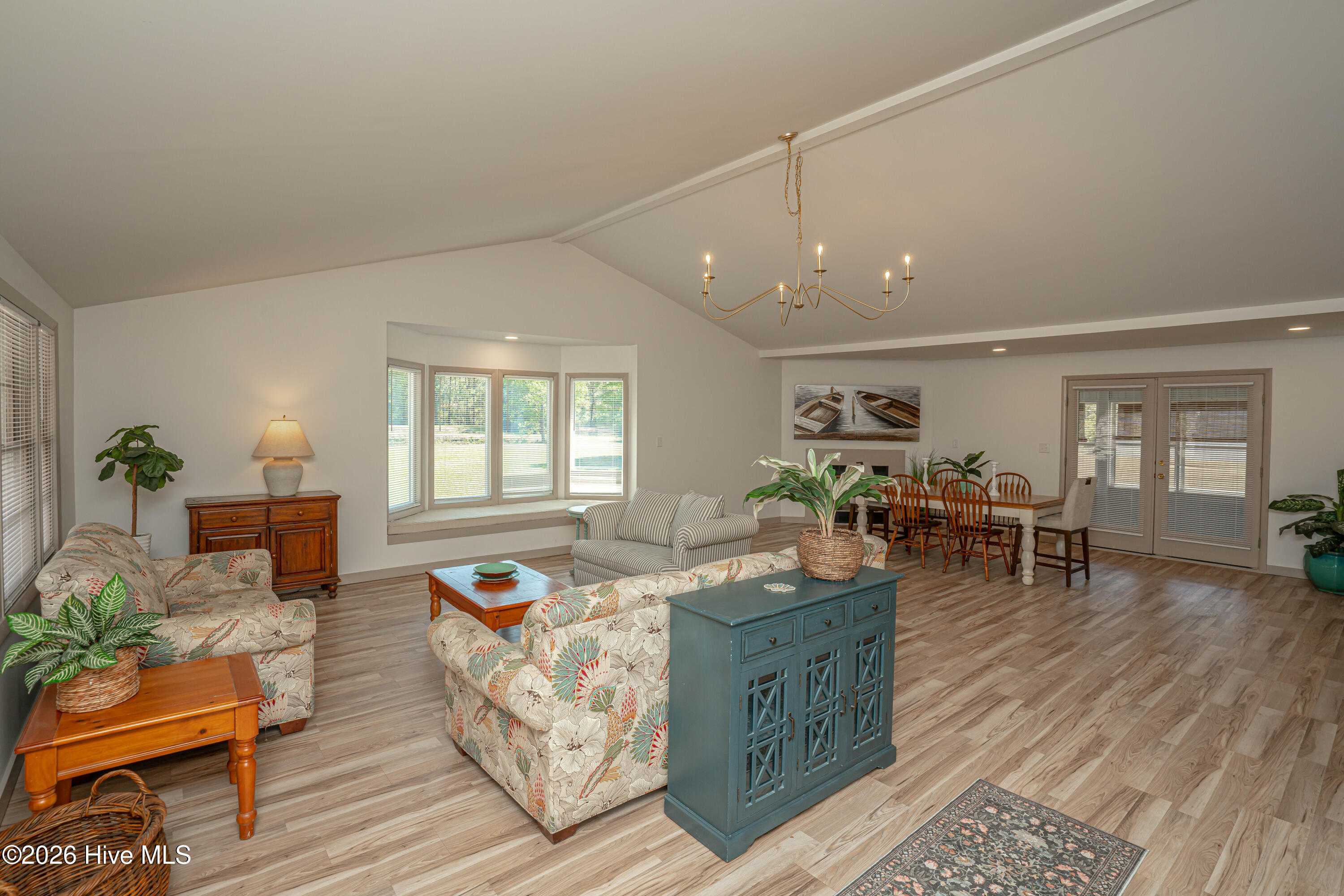 100567372 | Photo 12