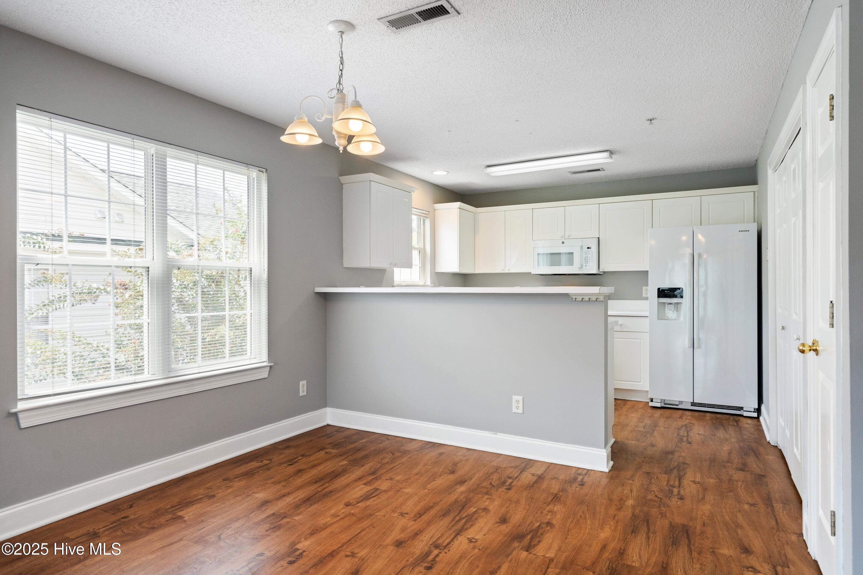 100527871 | Photo 19