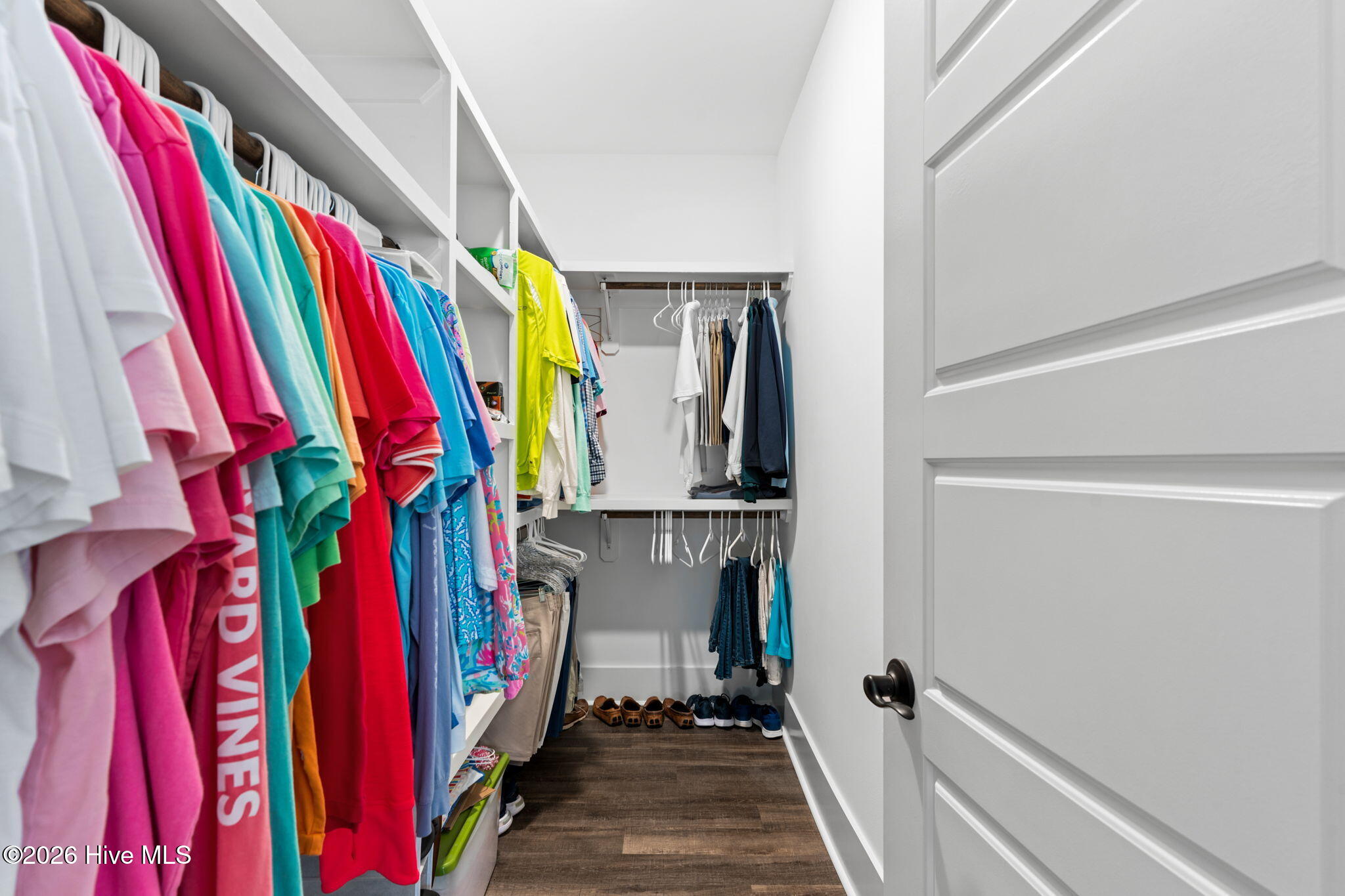 100549326 | Photo 22