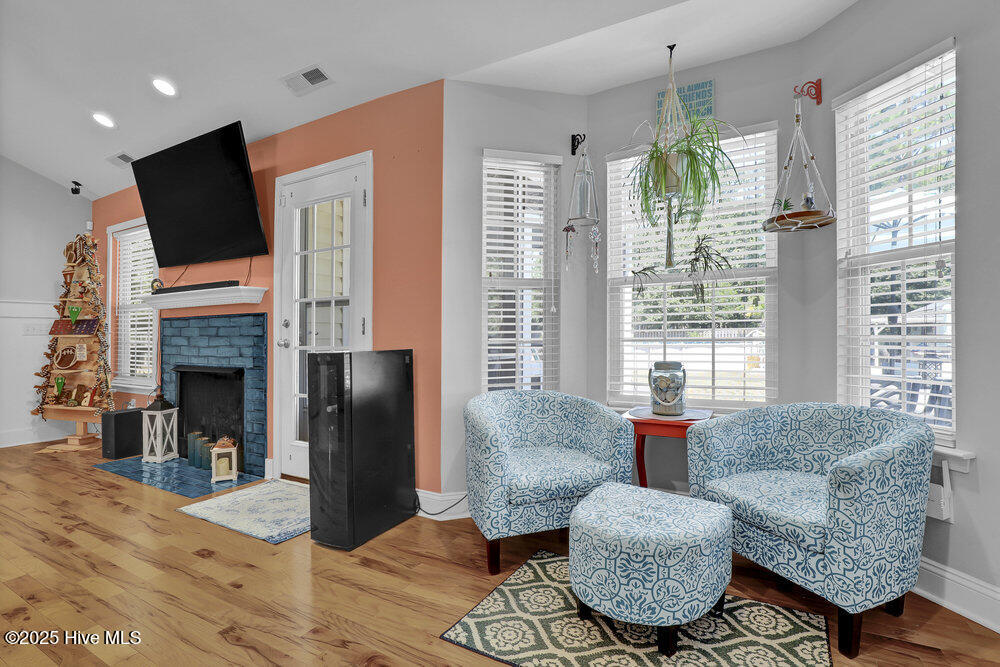 100548530 | Photo 11