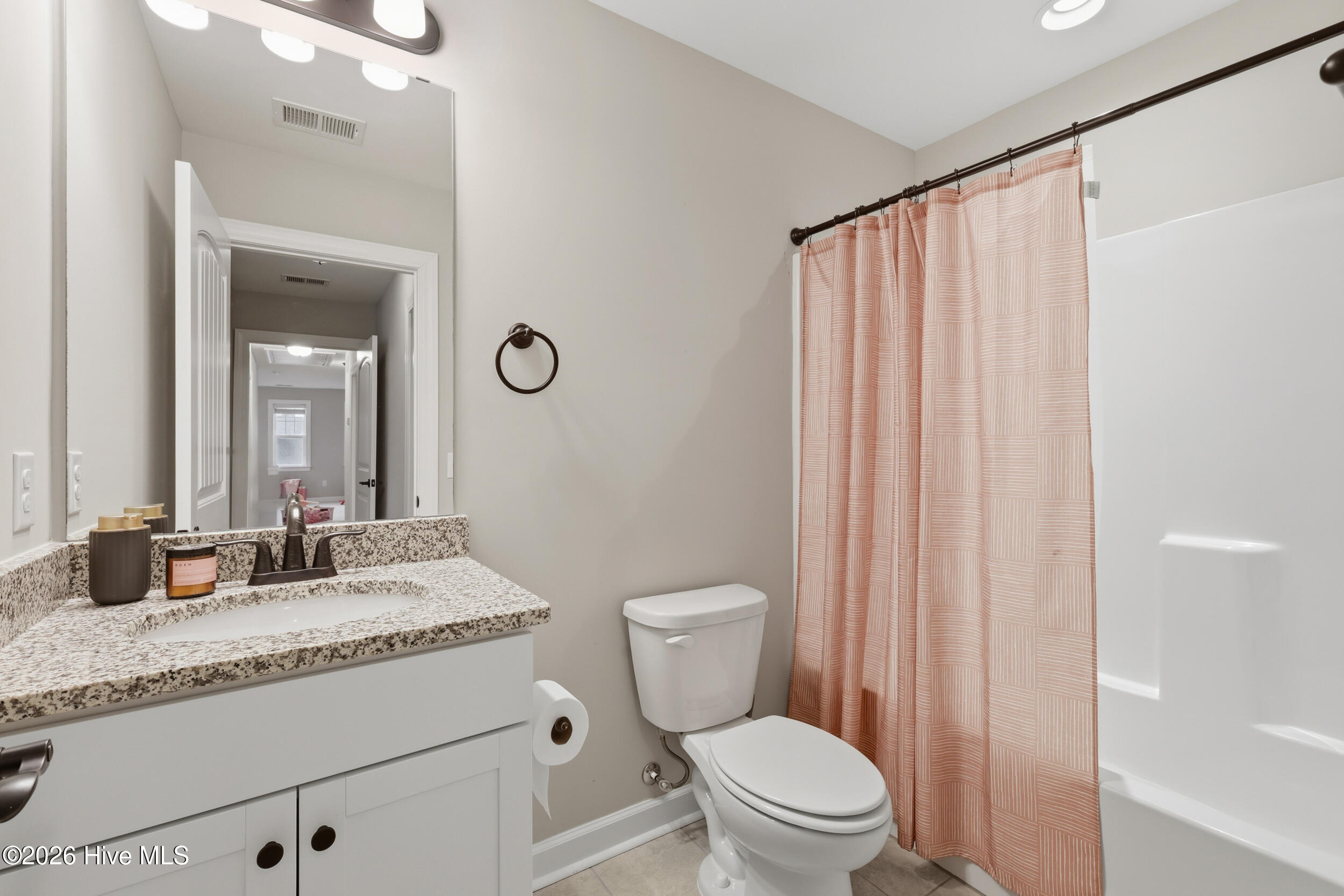 100553163 | Photo 32