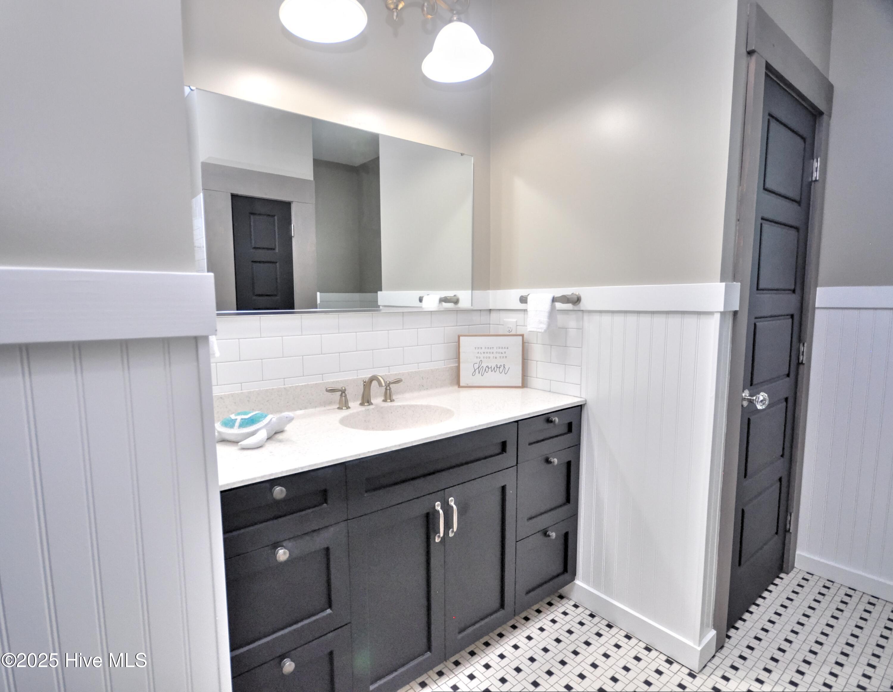 100535585 | Photo 45