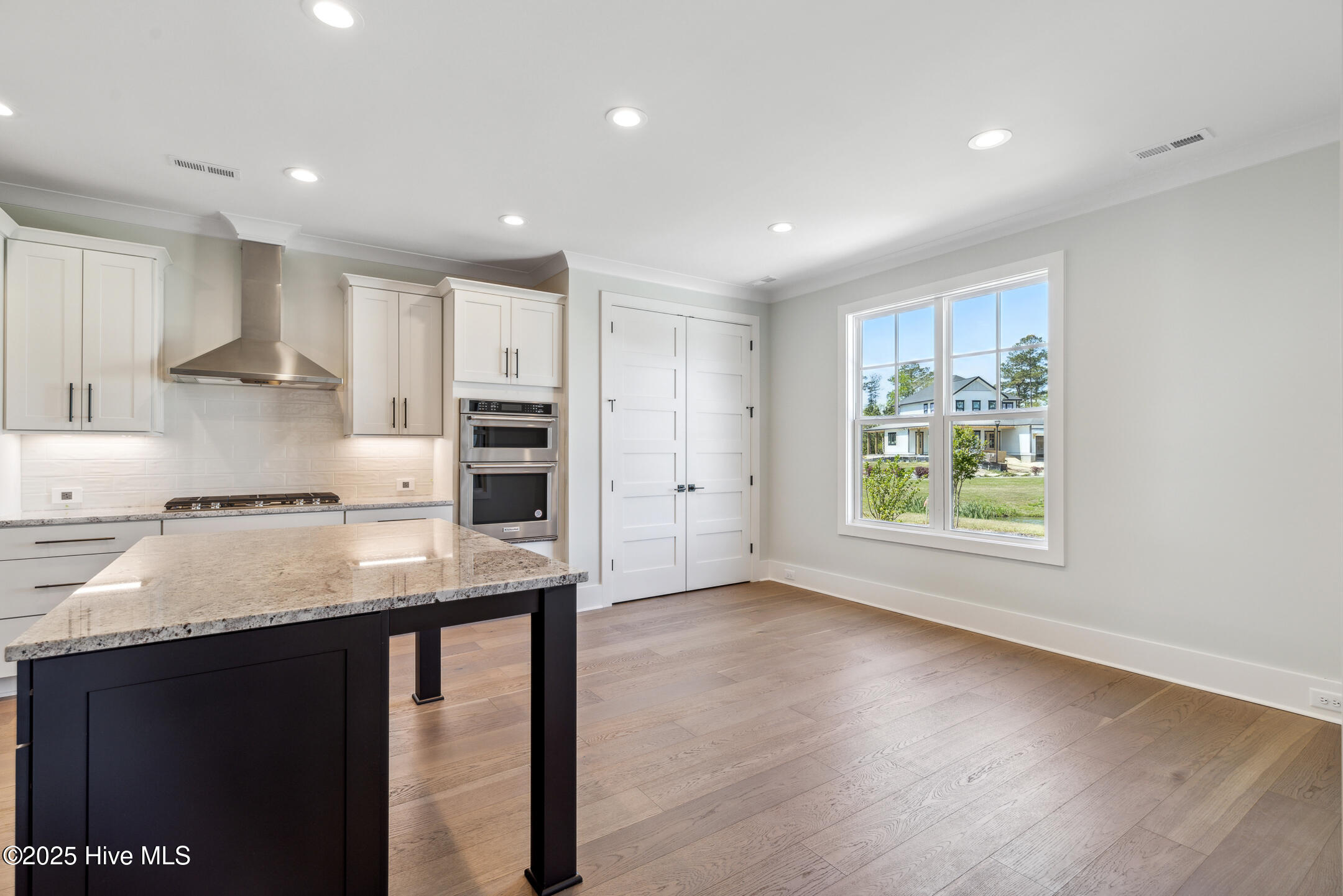 100461244 | Photo 43